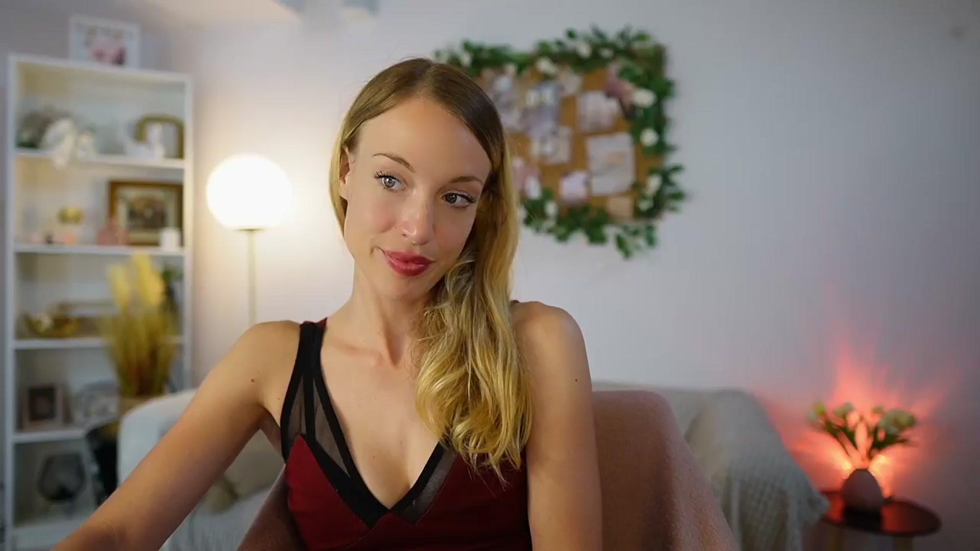 Gallery image thumbnail from April_Rose_'s myfreecams stream on, 06/25/2025, 10:05 image 4 of 20
