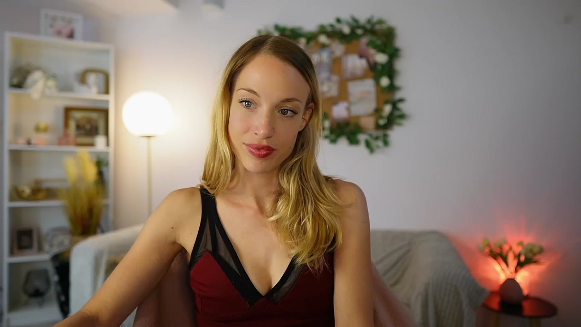 Gallery image thumbnail from April_Rose_'s myfreecams stream on, 06/25/2025, 10:05 image 9 of 20