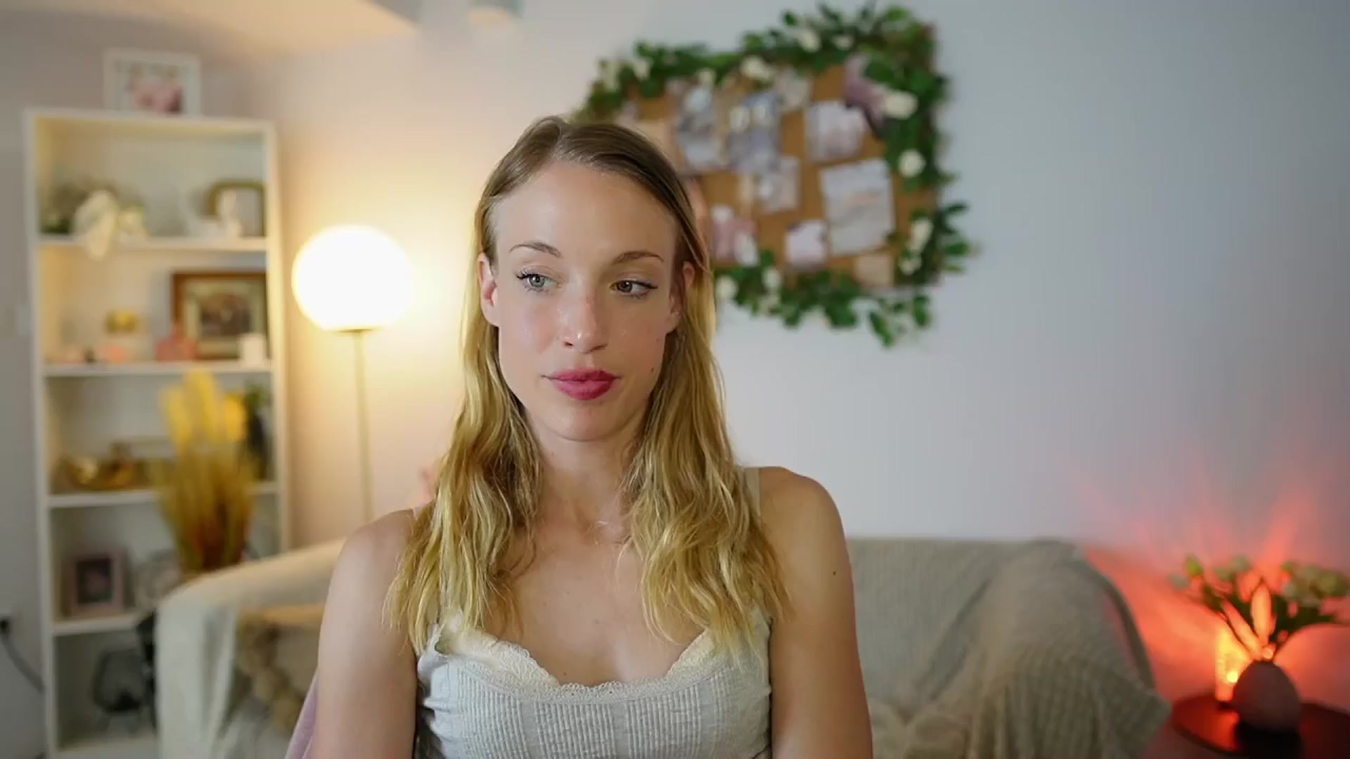 Gallery image thumbnail from April_Rose_'s myfreecams stream on, 06/26/2025, 10:36 image 9 of 20