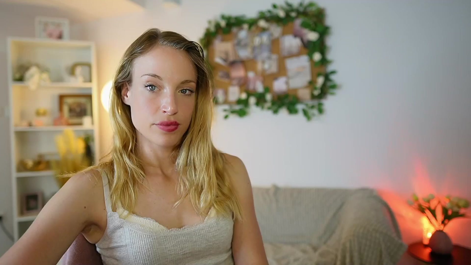 Gallery image thumbnail from April_Rose_'s myfreecams stream on, 06/26/2025, 10:36 image 8 of 20