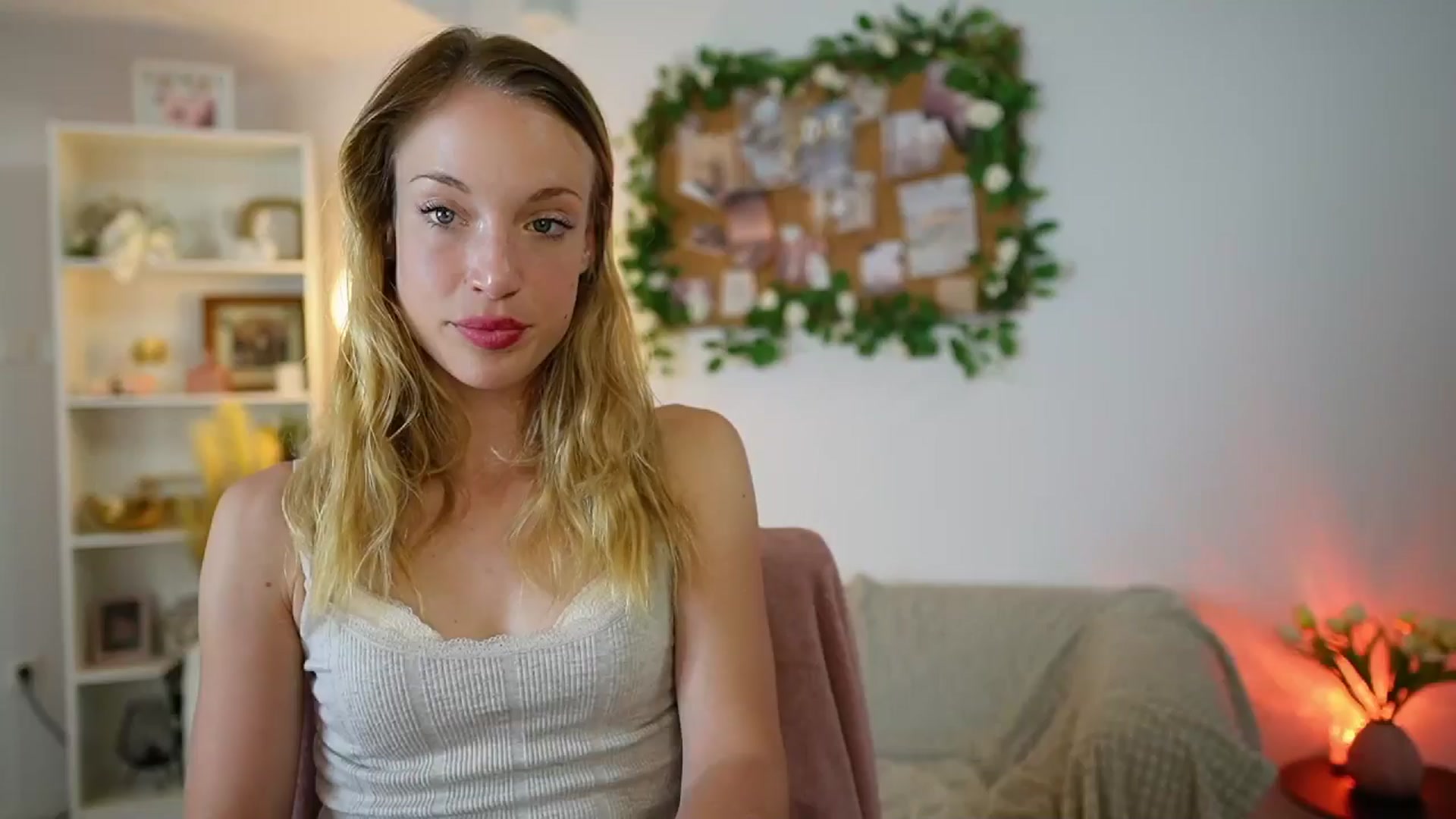 Gallery image thumbnail from April_Rose_'s myfreecams stream on, 06/26/2025, 10:36 image 2 of 20