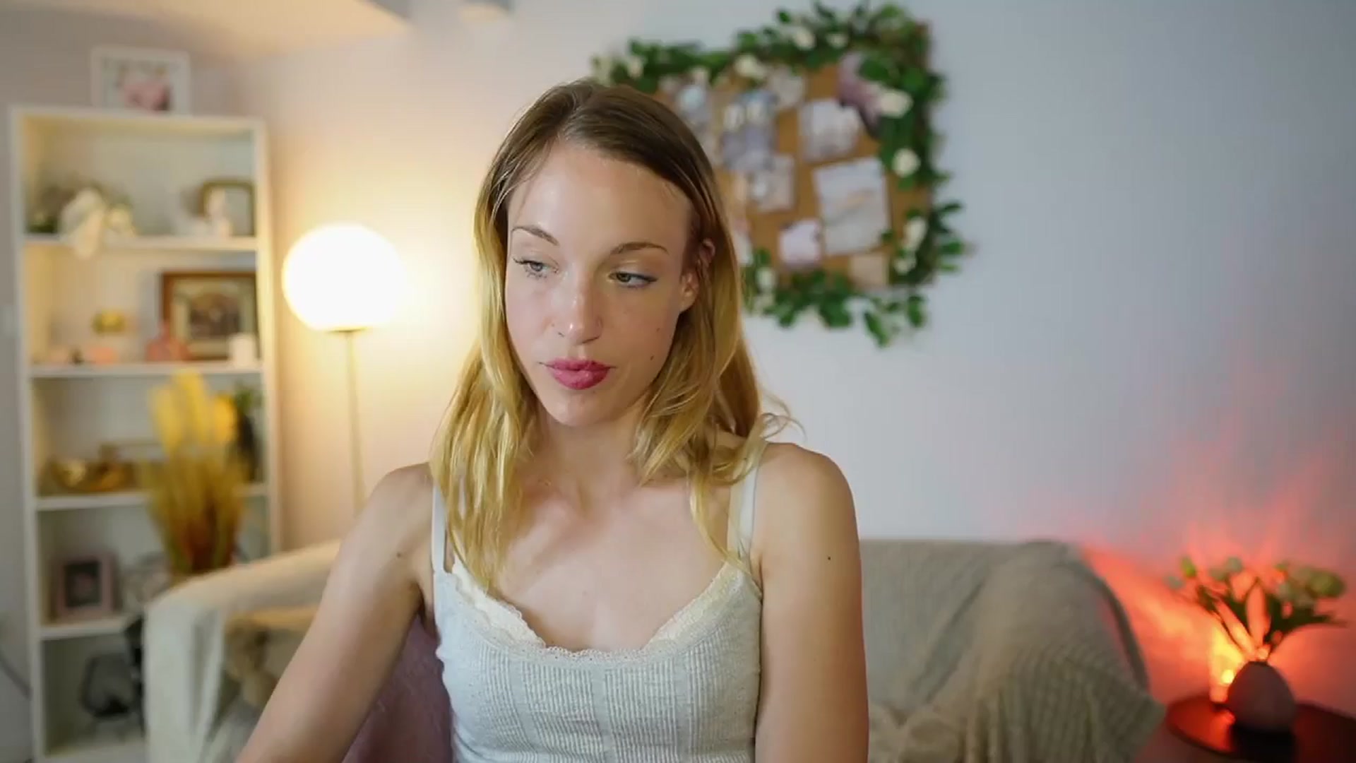Gallery image thumbnail from April_Rose_'s myfreecams stream on, 06/26/2025, 10:36 image 18 of 20
