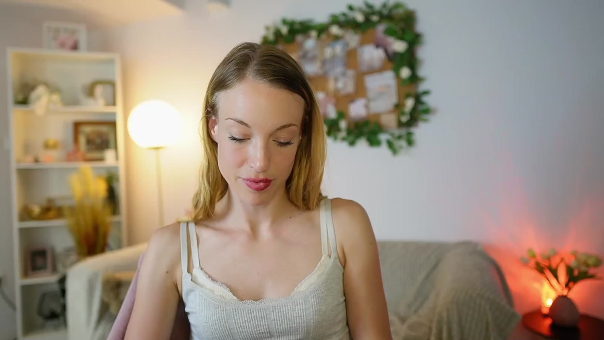 Gallery image thumbnail from April_Rose_'s myfreecams stream on, 06/26/2025, 10:36 image 16 of 20