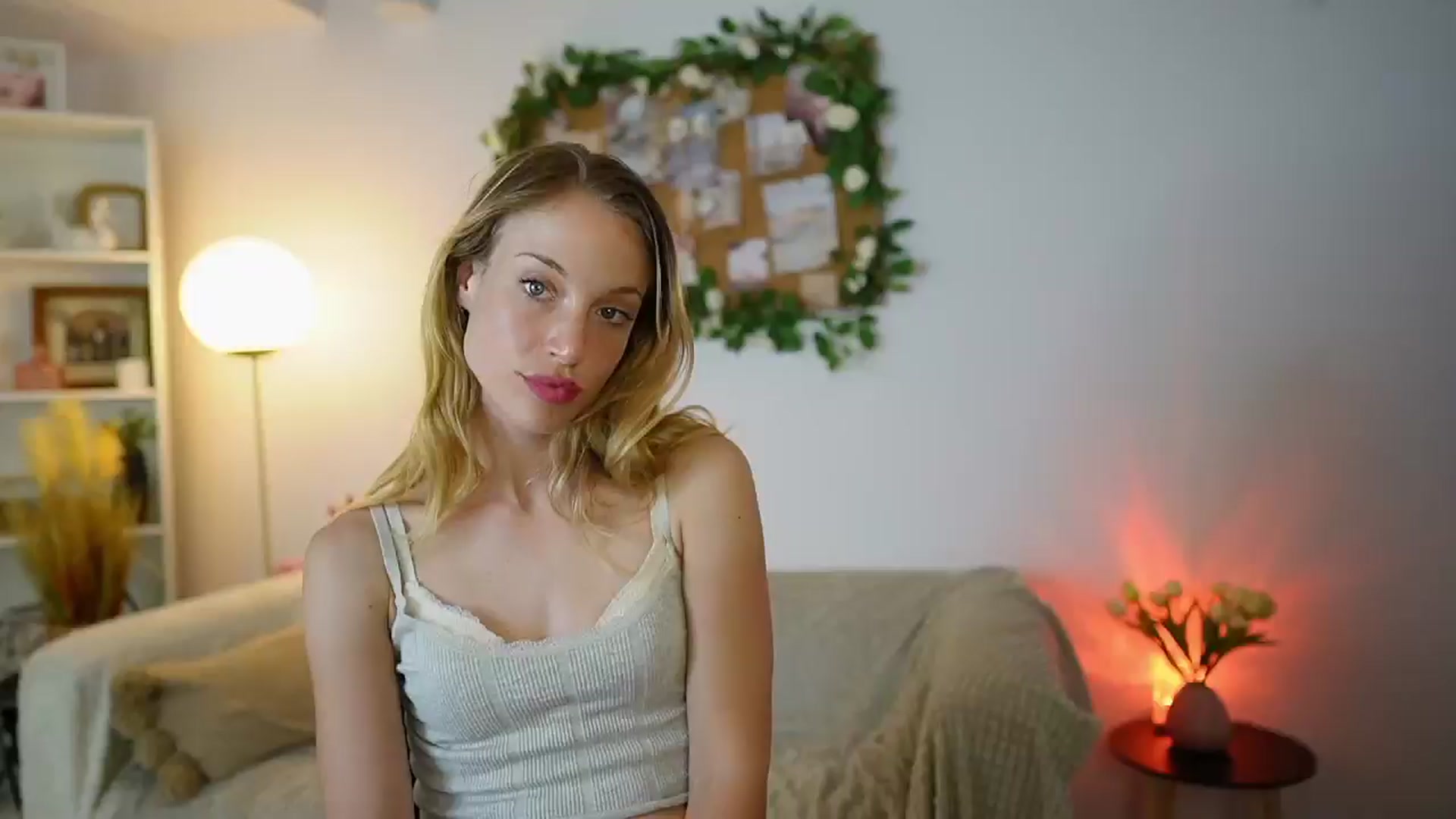 Gallery image thumbnail from April_Rose_'s myfreecams stream on, 06/26/2025, 12:54 image 16 of 20