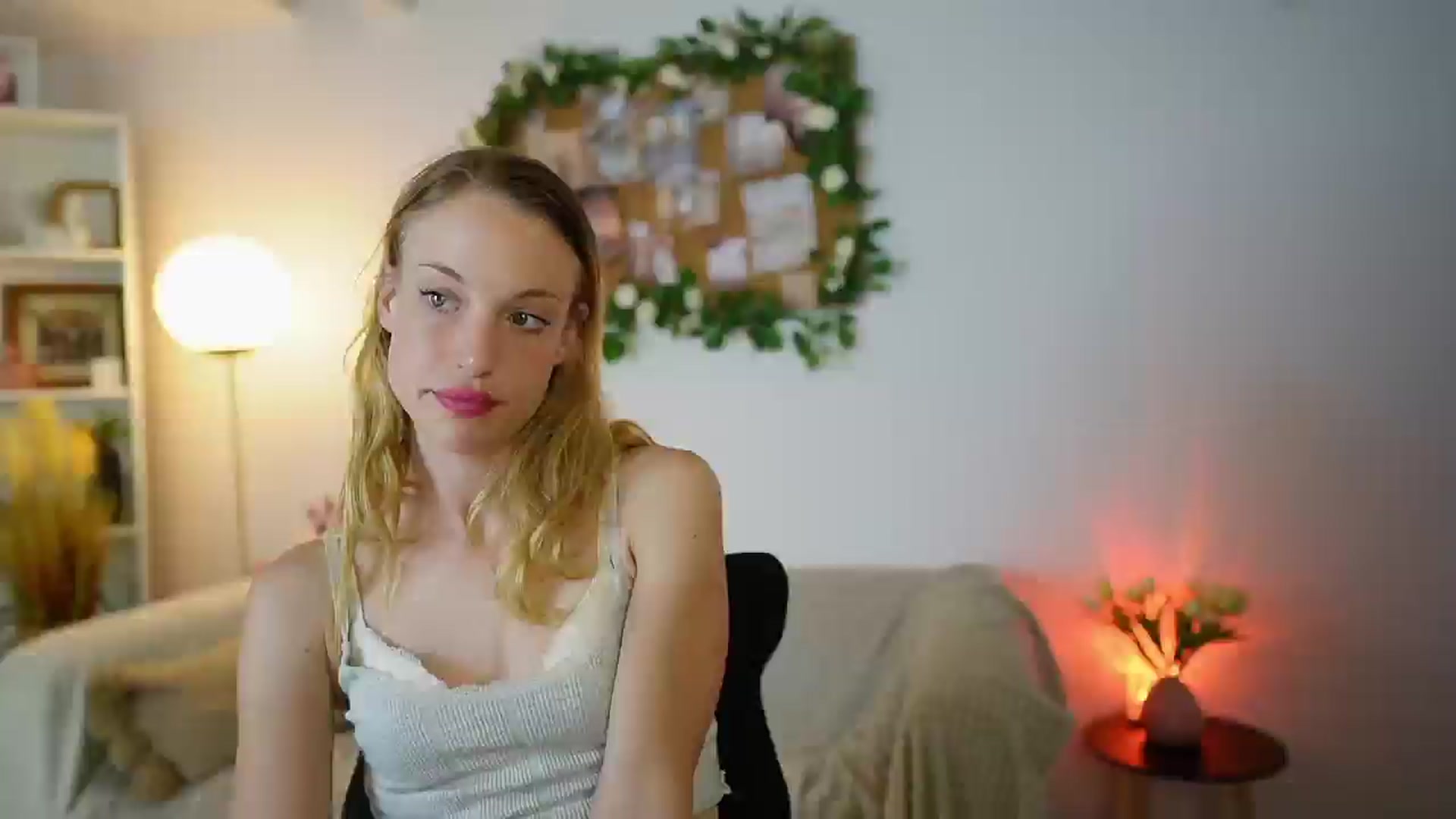 Gallery image thumbnail from April_Rose_'s myfreecams stream on, 06/26/2025, 12:54 image 19 of 20