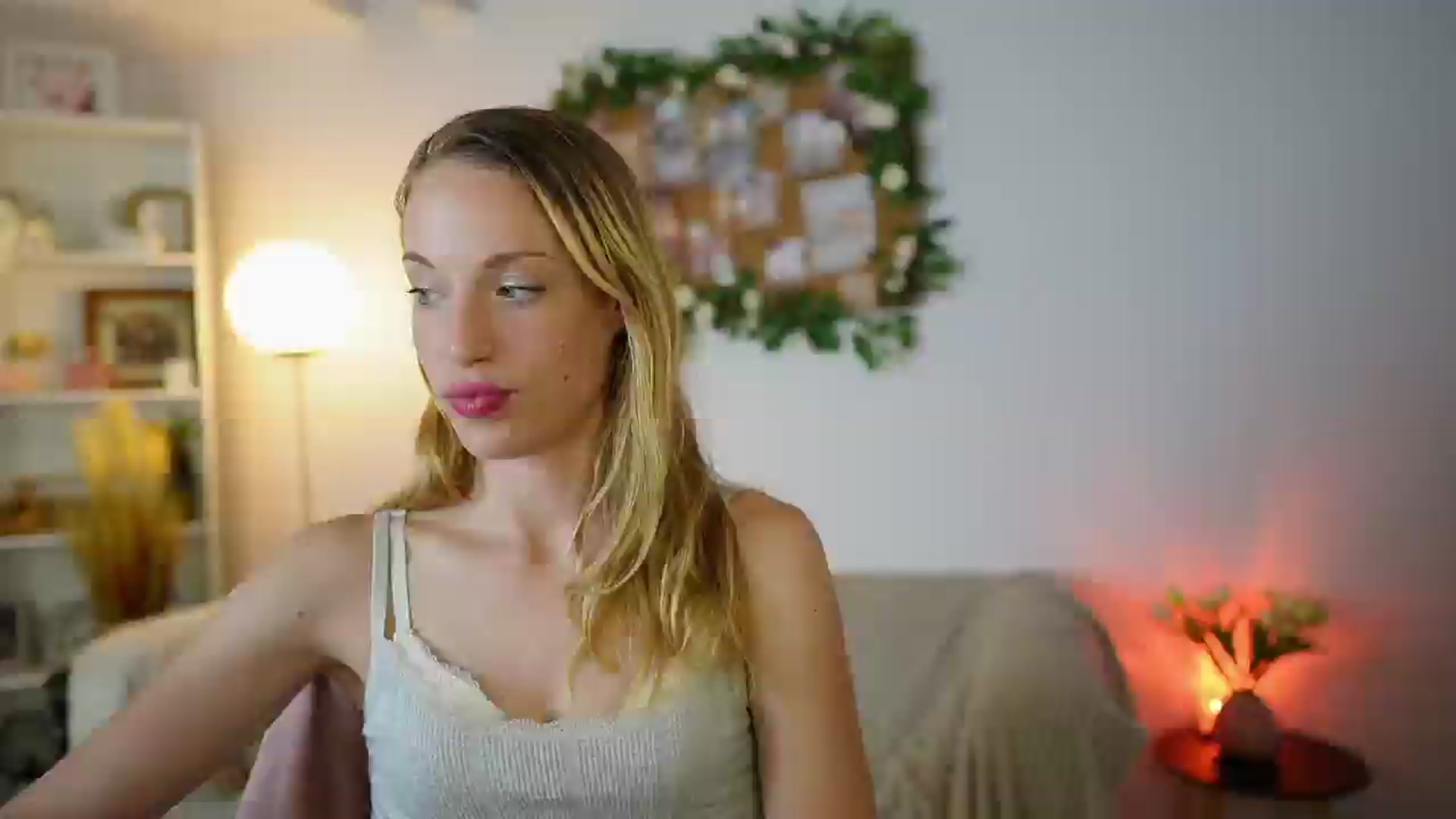 Gallery image thumbnail from April_Rose_'s myfreecams stream on, 06/26/2025, 12:54 image 7 of 20