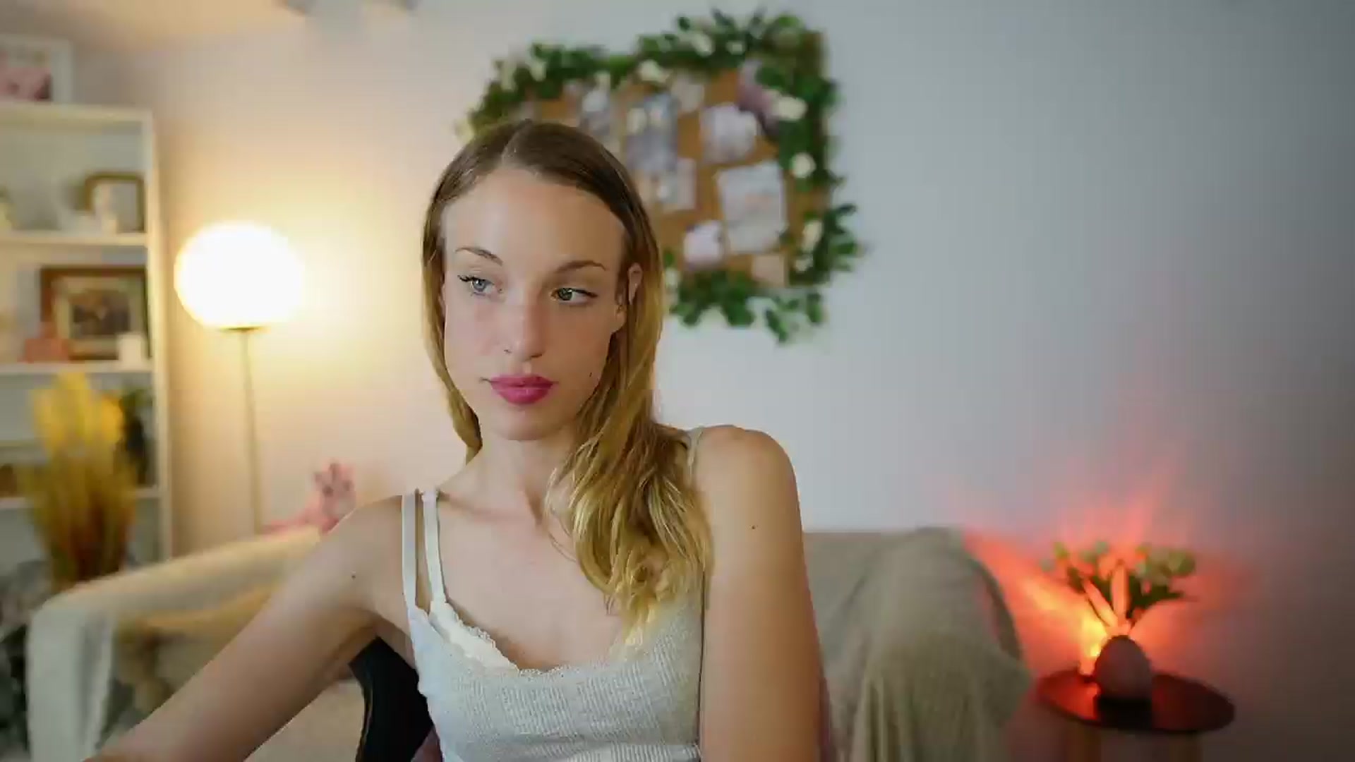 Gallery image thumbnail from April_Rose_'s myfreecams stream on, 06/26/2025, 12:54 image 12 of 20