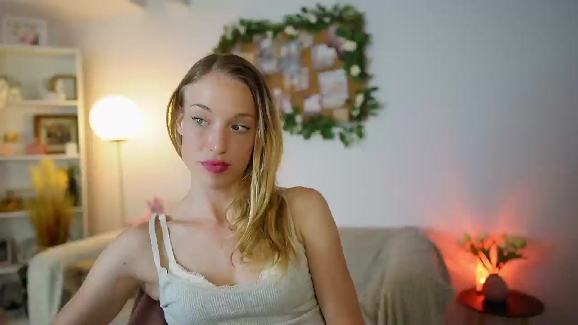 Gallery image thumbnail from April_Rose_'s myfreecams stream on, 06/26/2025, 12:54 image 2 of 20