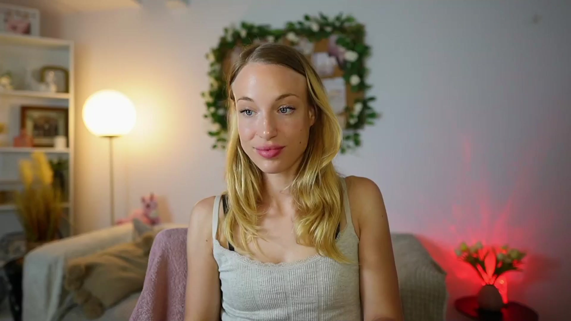 Gallery image thumbnail from April_Rose_'s myfreecams stream on, 07/05/2025, 10:03 image 1 of 20