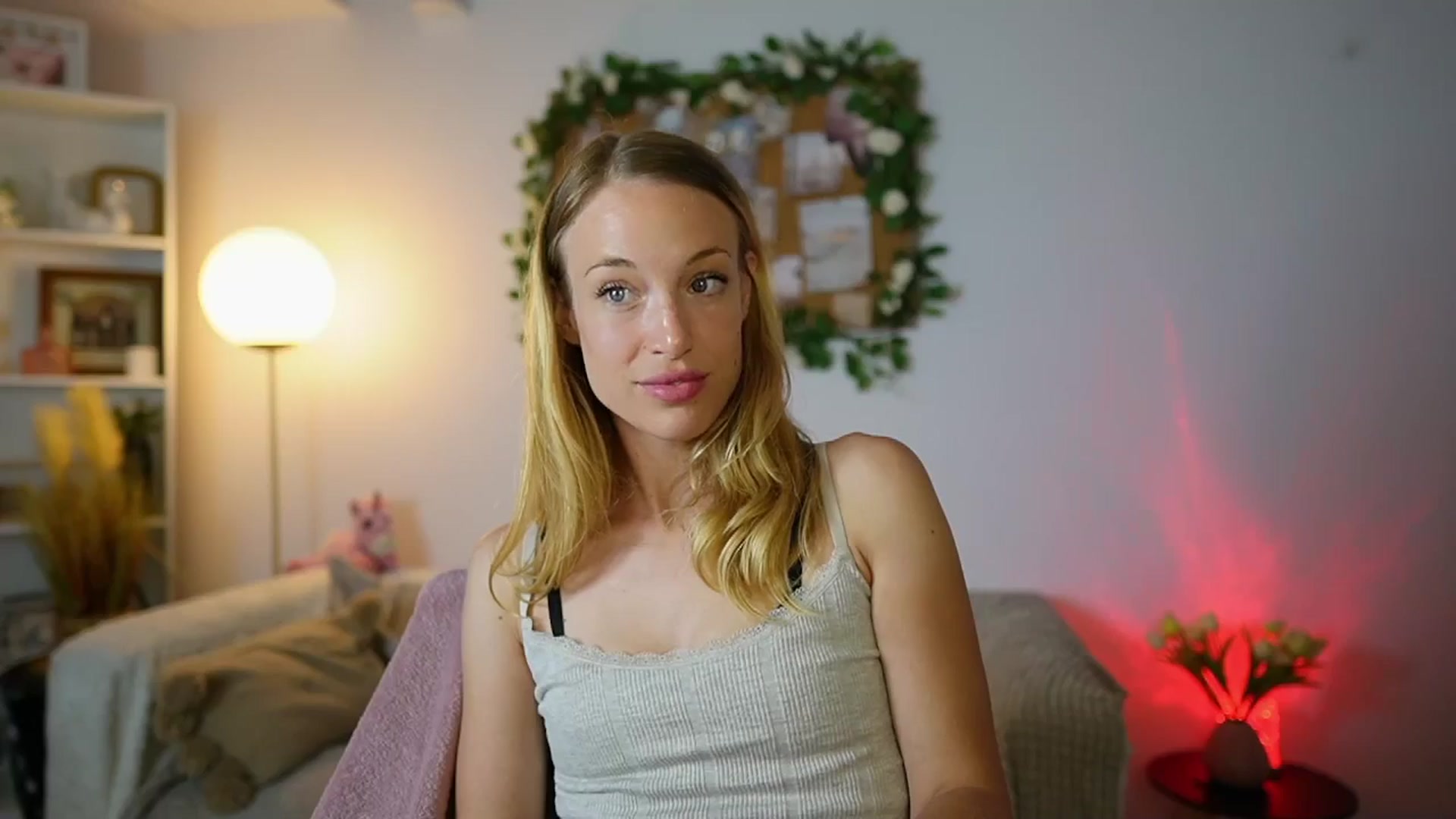 Gallery image thumbnail from April_Rose_'s myfreecams stream on, 07/05/2025, 10:03 image 15 of 20