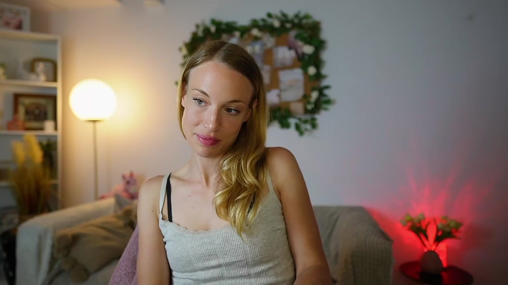 Gallery image thumbnail from April_Rose_'s myfreecams stream on, 07/05/2025, 10:03 image 19 of 20