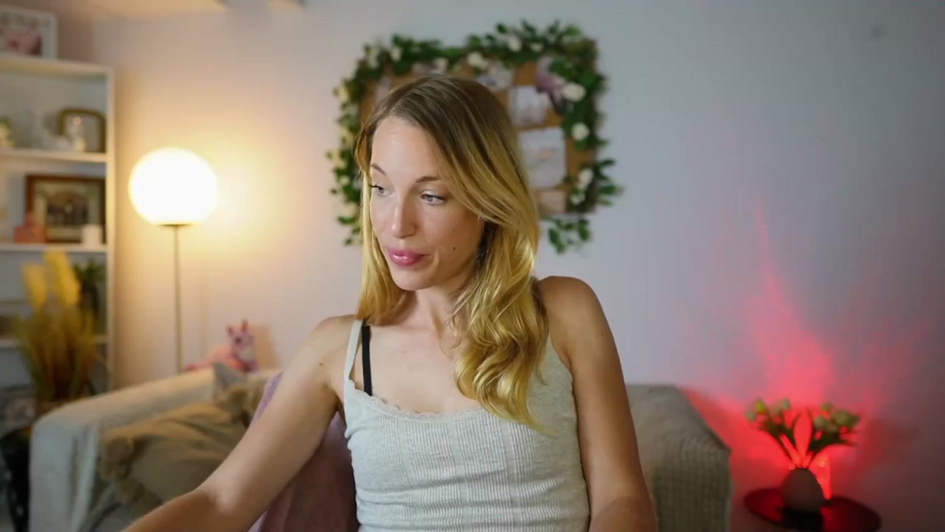 Gallery image thumbnail from April_Rose_'s myfreecams stream on, 07/05/2025, 10:03 image 12 of 20