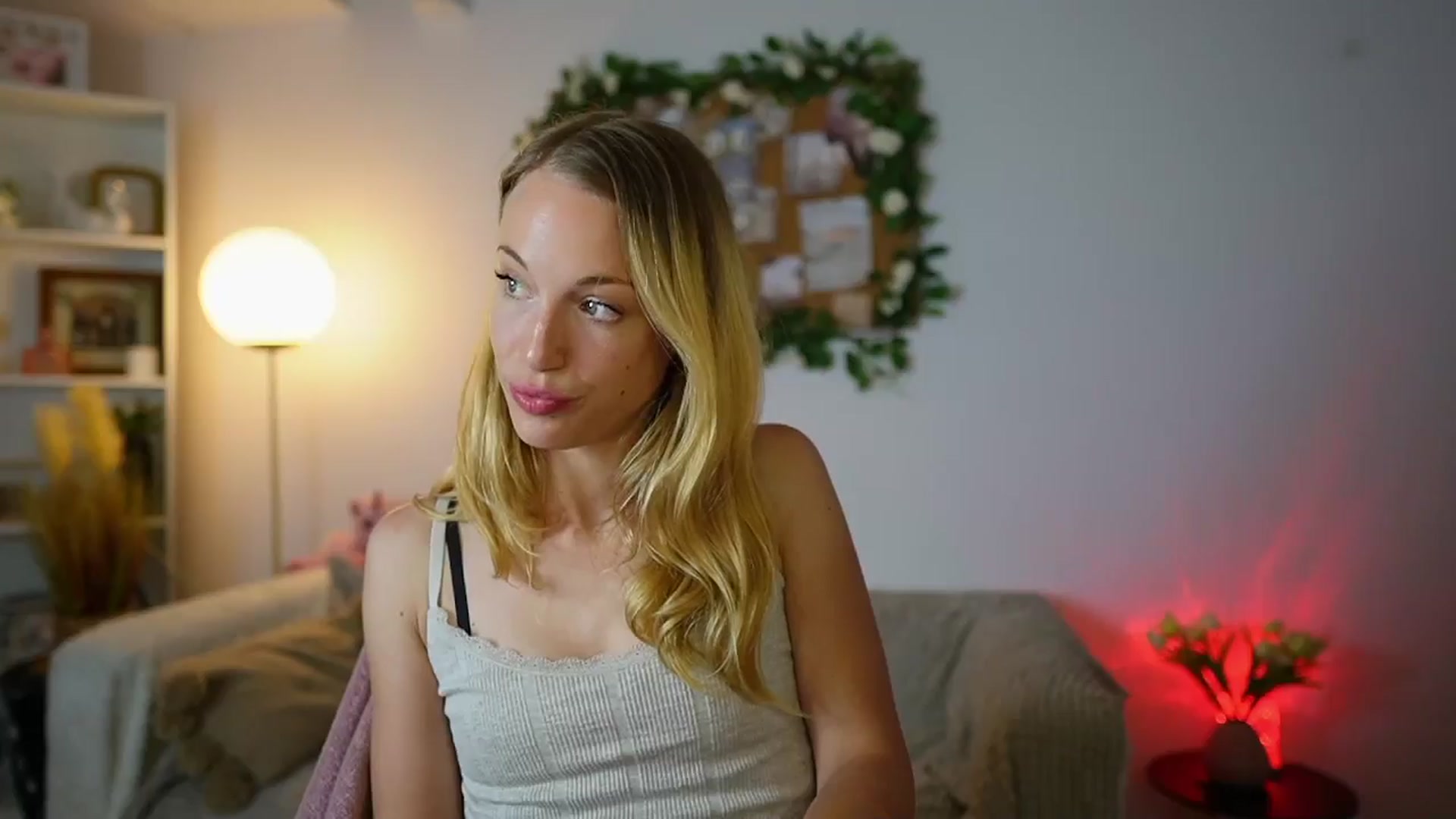 Gallery image thumbnail from April_Rose_'s myfreecams stream on, 07/05/2025, 10:03 image 18 of 20