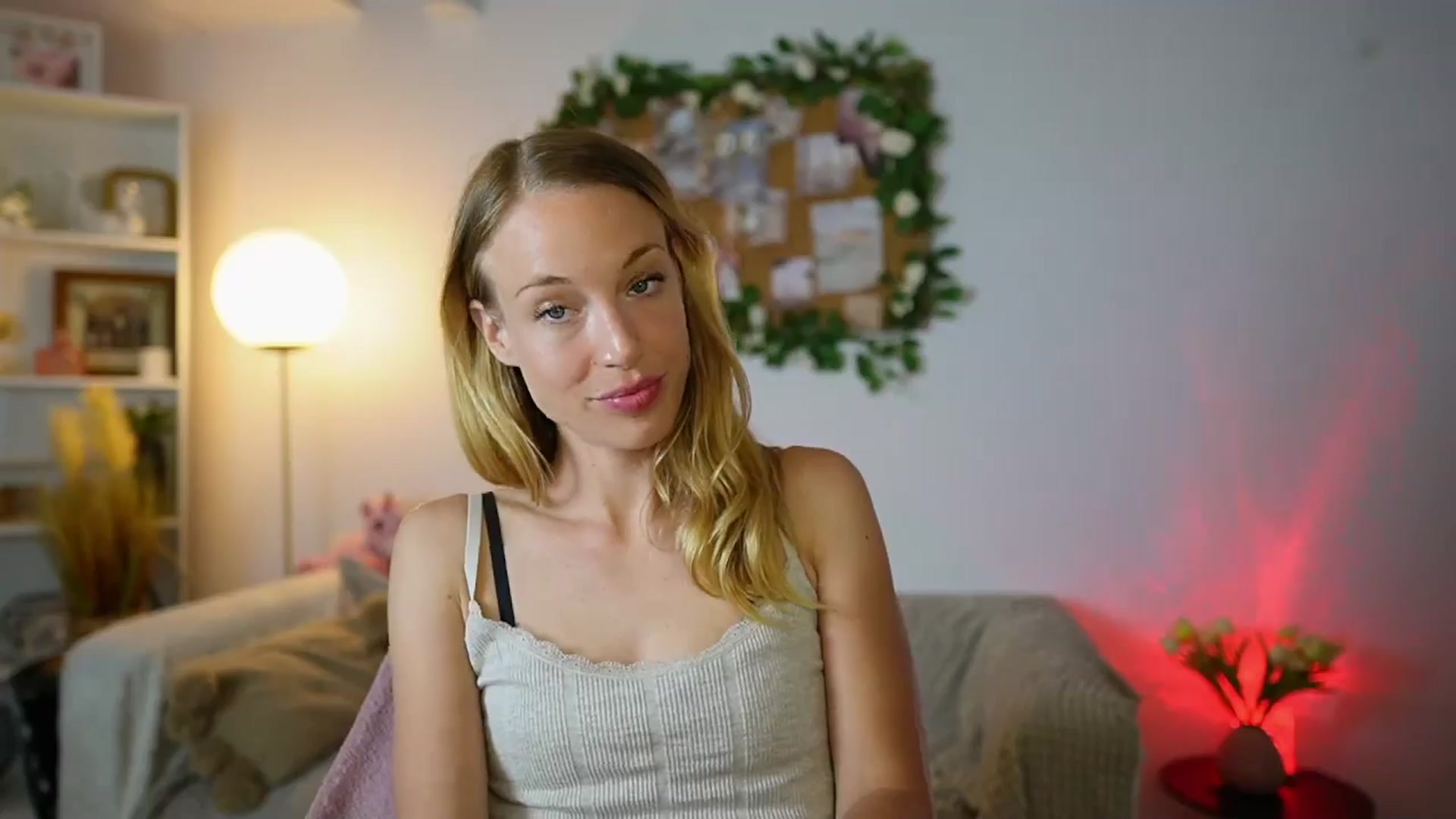 Gallery image thumbnail from April_Rose_'s myfreecams stream on, 07/05/2025, 10:03 image 10 of 20