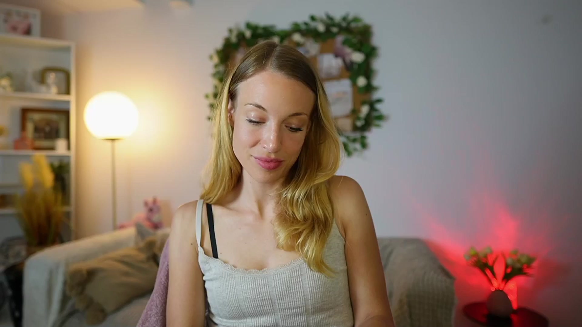 Gallery image thumbnail from April_Rose_'s myfreecams stream on, 07/05/2025, 10:03 image 2 of 20