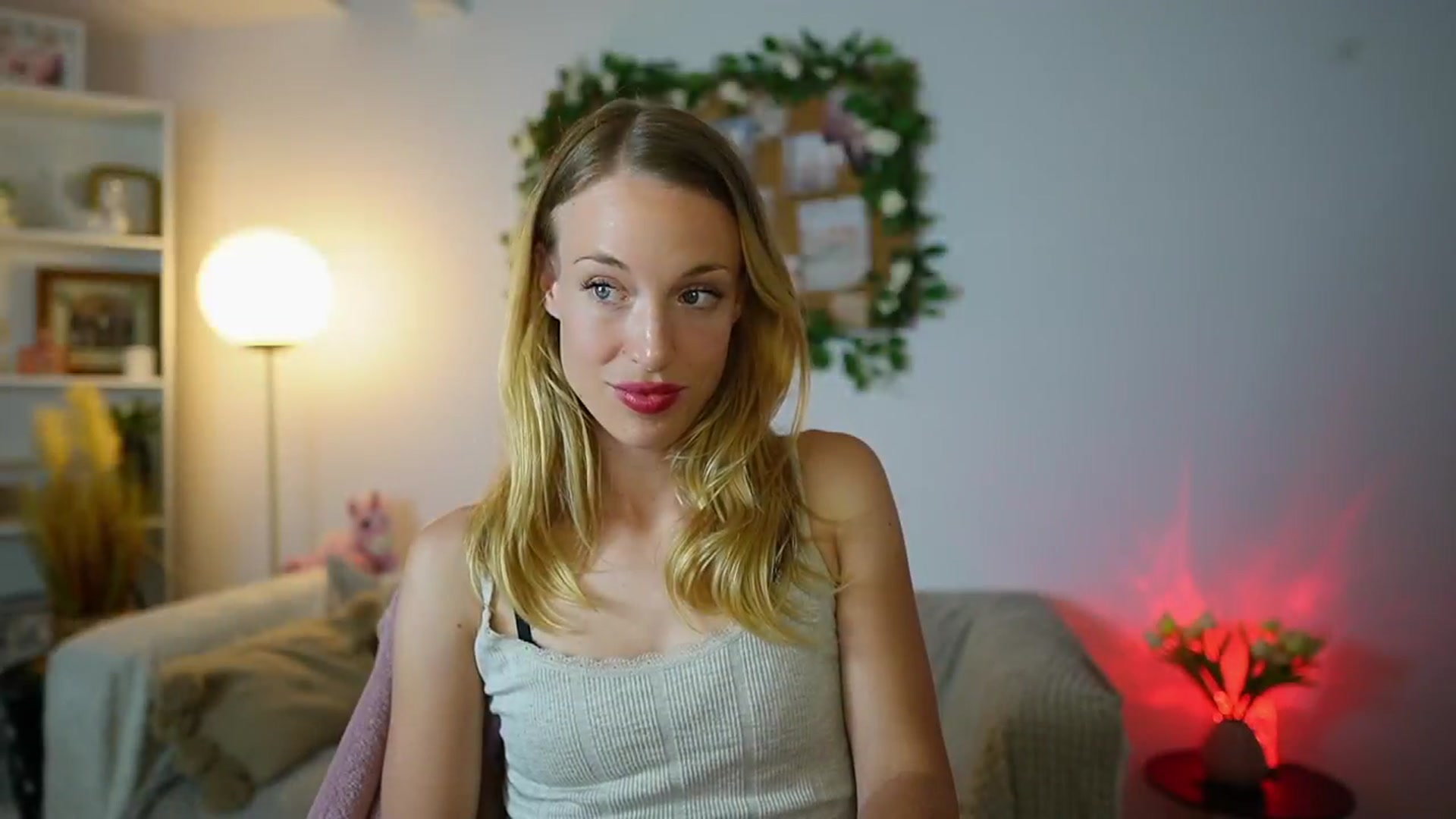 Gallery image thumbnail from April_Rose_'s myfreecams stream on, 07/05/2025, 11:12 image 15 of 20