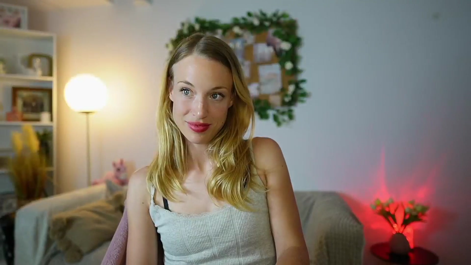 Gallery image thumbnail from April_Rose_'s myfreecams stream on, 07/05/2025, 11:12 image 14 of 20