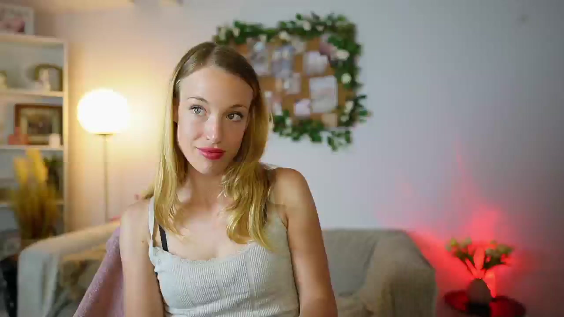 Gallery image thumbnail from April_Rose_'s myfreecams stream on, 07/05/2025, 11:12 image 6 of 20