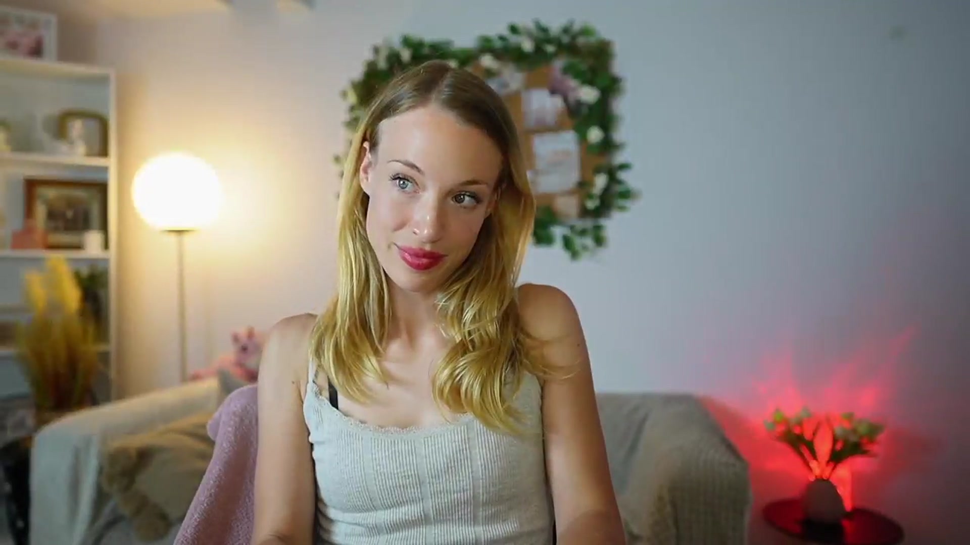 Gallery image thumbnail from April_Rose_'s myfreecams stream on, 07/05/2025, 11:12 image 13 of 20