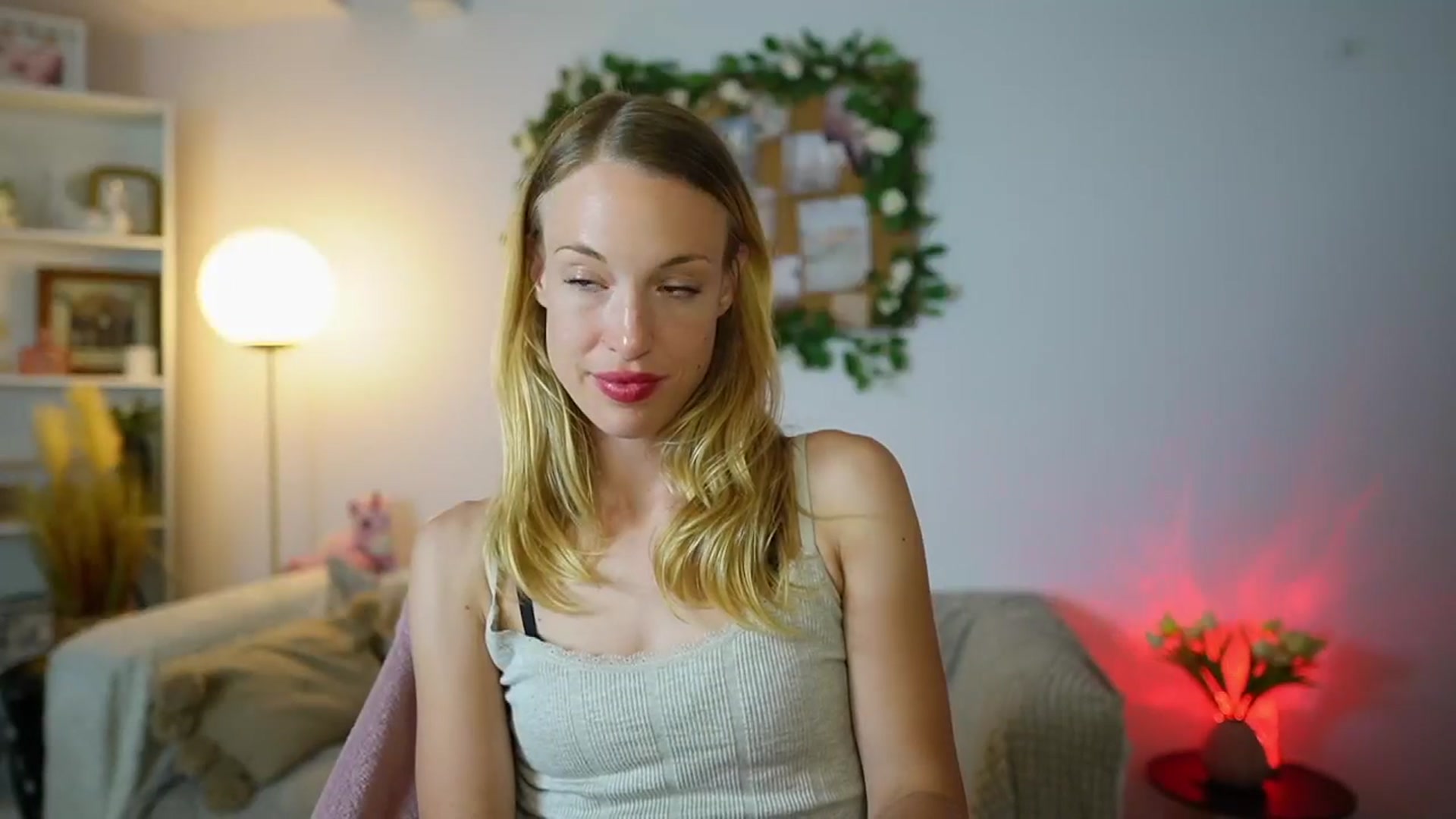 Gallery image thumbnail from April_Rose_'s myfreecams stream on, 07/05/2025, 11:12 image 16 of 20