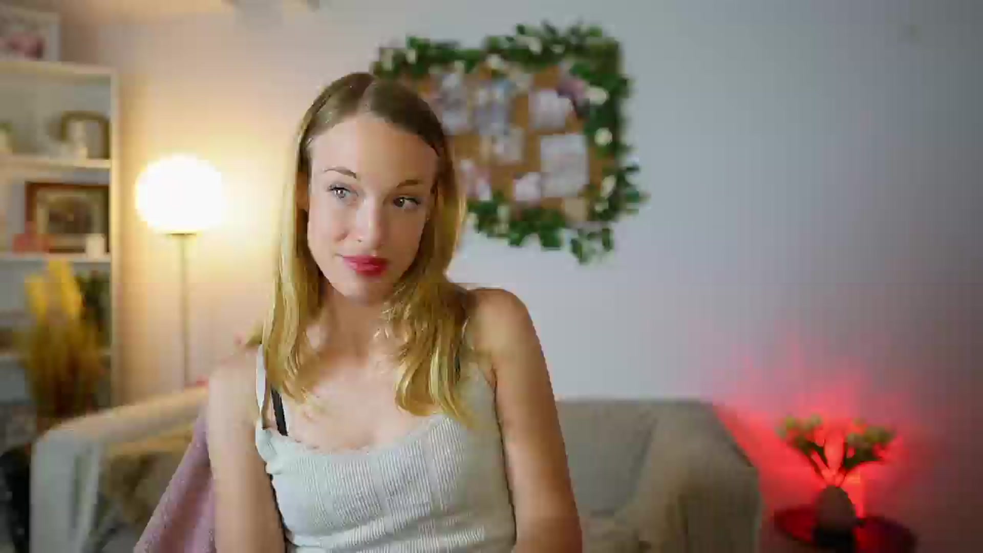 Gallery image thumbnail from April_Rose_'s myfreecams stream on, 07/05/2025, 11:12 image 5 of 20