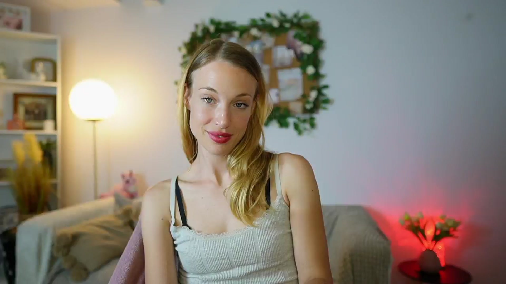 Gallery image thumbnail from April_Rose_'s myfreecams stream on, 07/05/2025, 11:12 image 18 of 20