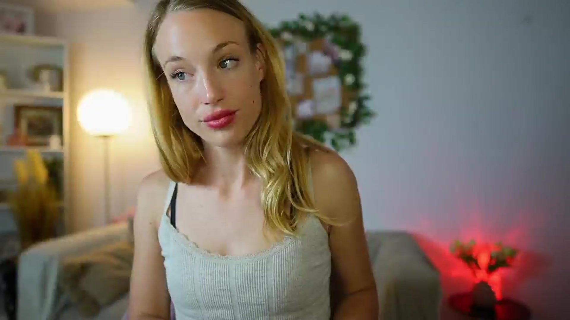 Gallery image thumbnail from April_Rose_'s myfreecams stream on, 07/05/2025, 11:12 image 19 of 20