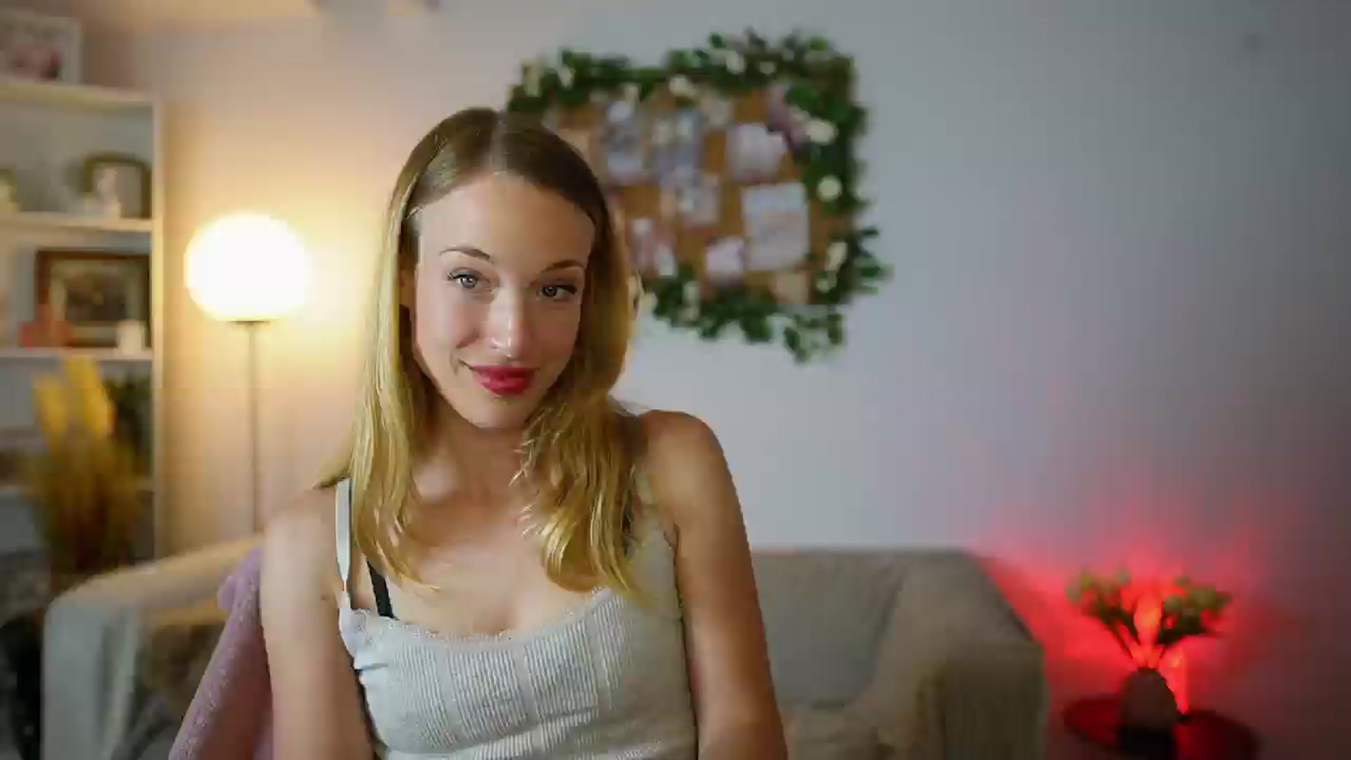Gallery image thumbnail from April_Rose_'s myfreecams stream on, 07/05/2025, 11:12 image 7 of 20
