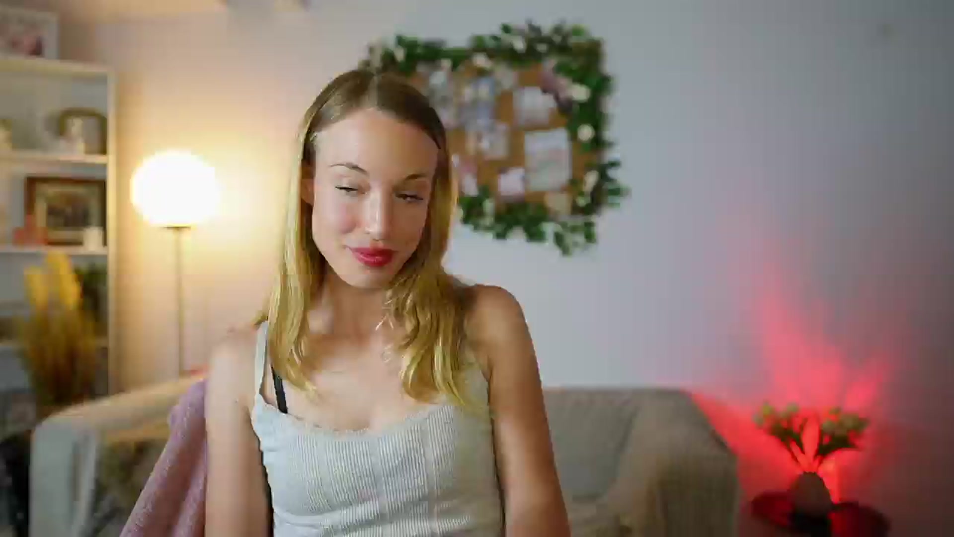Gallery image thumbnail from April_Rose_'s myfreecams stream on, 07/05/2025, 11:12 image 4 of 20