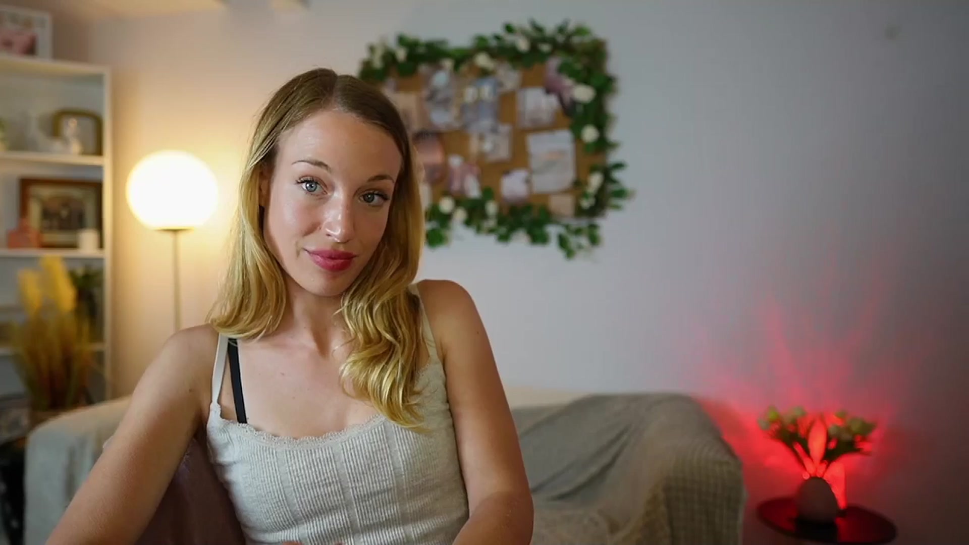 Gallery image thumbnail from April_Rose_'s myfreecams stream on, 07/05/2025, 13:05 image 14 of 20