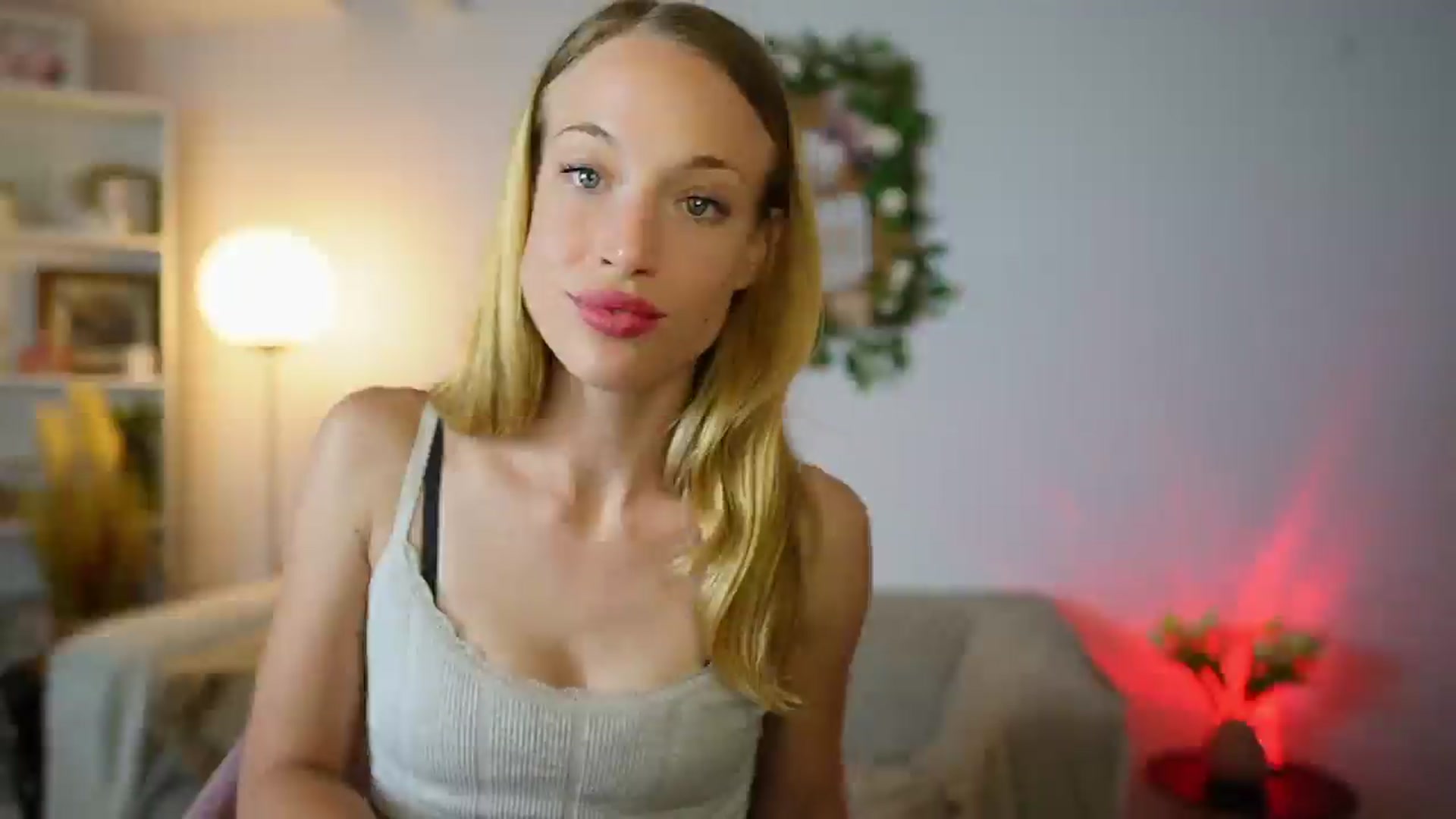 Gallery image thumbnail from April_Rose_'s myfreecams stream on, 07/05/2025, 13:05 image 4 of 20
