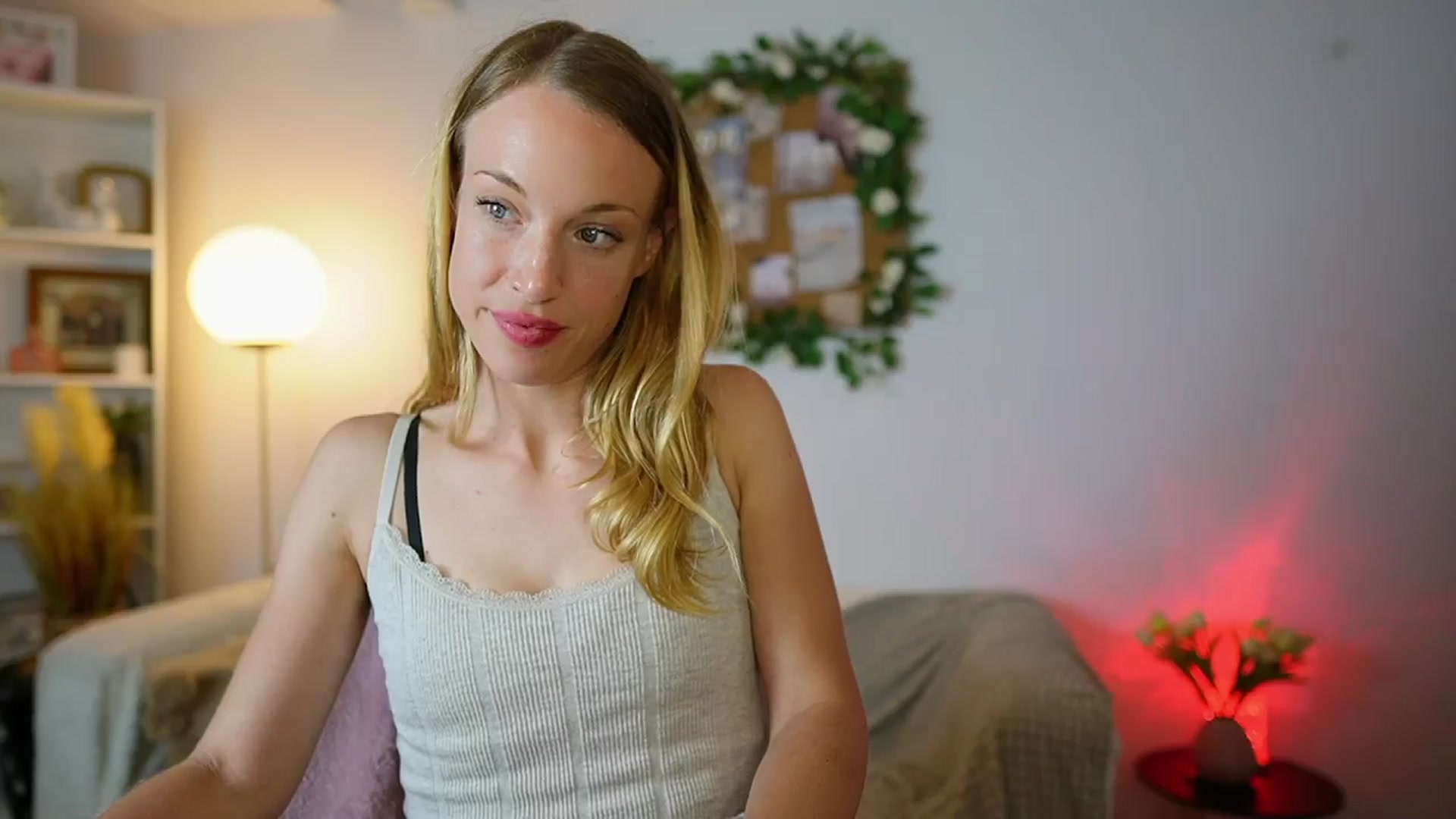 Gallery image thumbnail from April_Rose_'s myfreecams stream on, 07/05/2025, 13:05 image 19 of 20