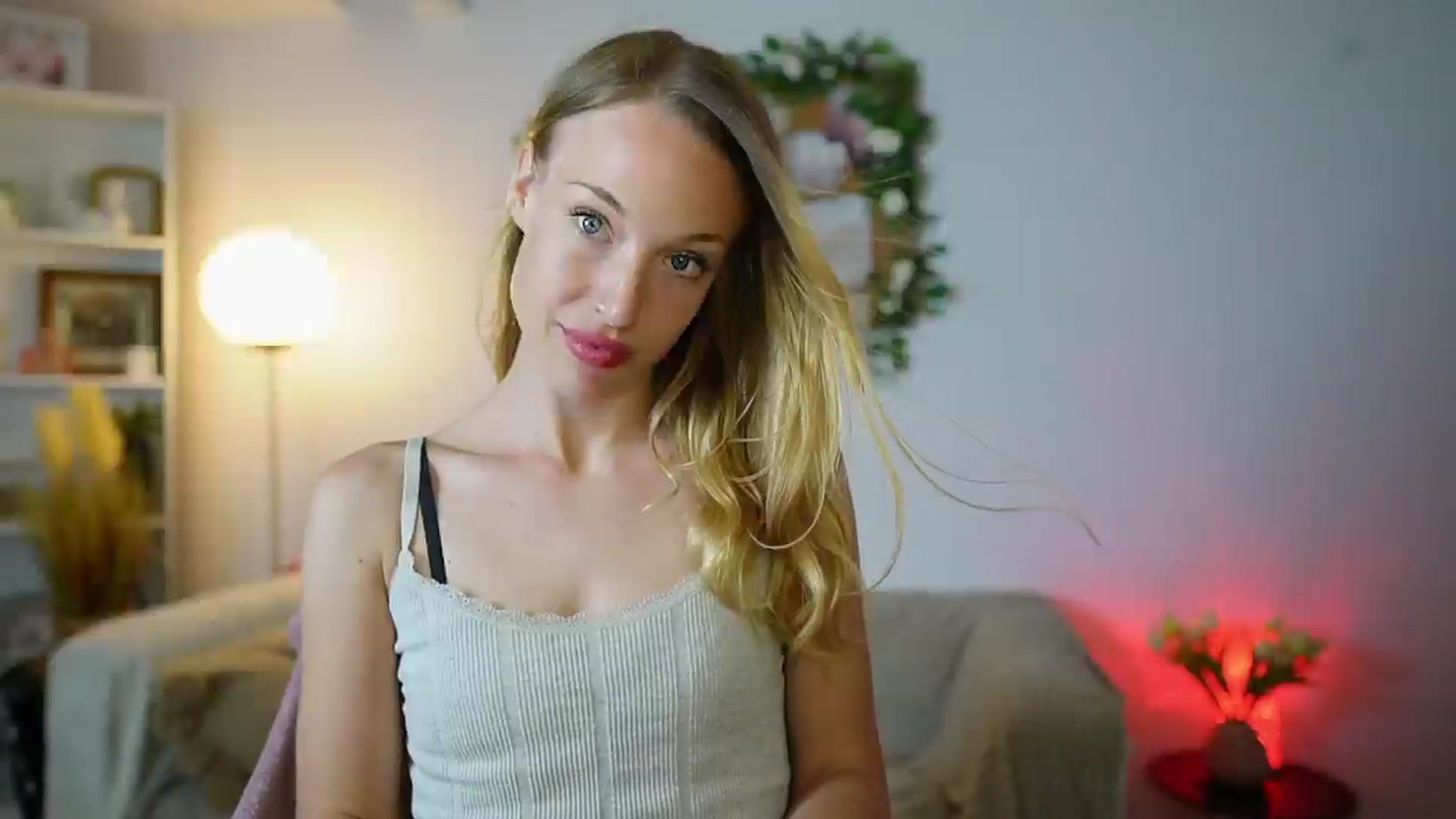 Gallery image thumbnail from April_Rose_'s myfreecams stream on, 07/05/2025, 13:05 image 7 of 20