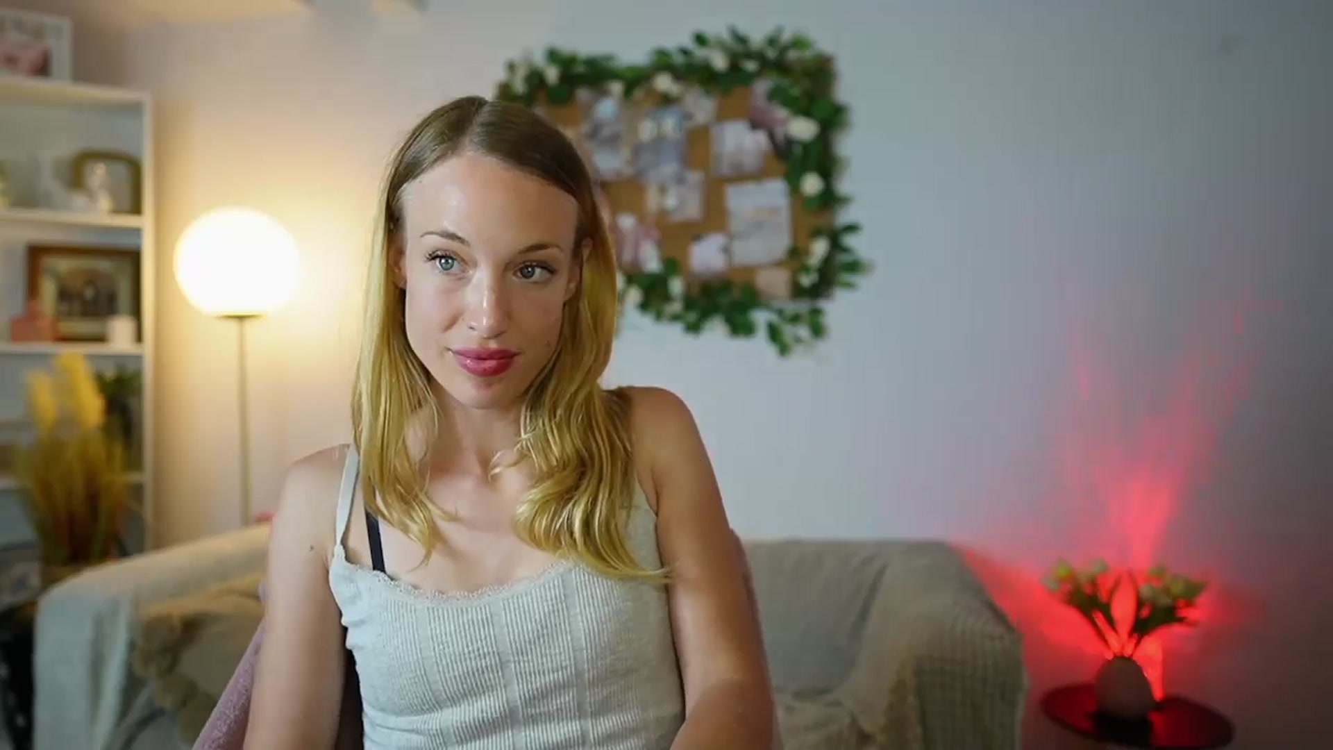 Gallery image thumbnail from April_Rose_'s myfreecams stream on, 07/05/2025, 13:05 image 11 of 20