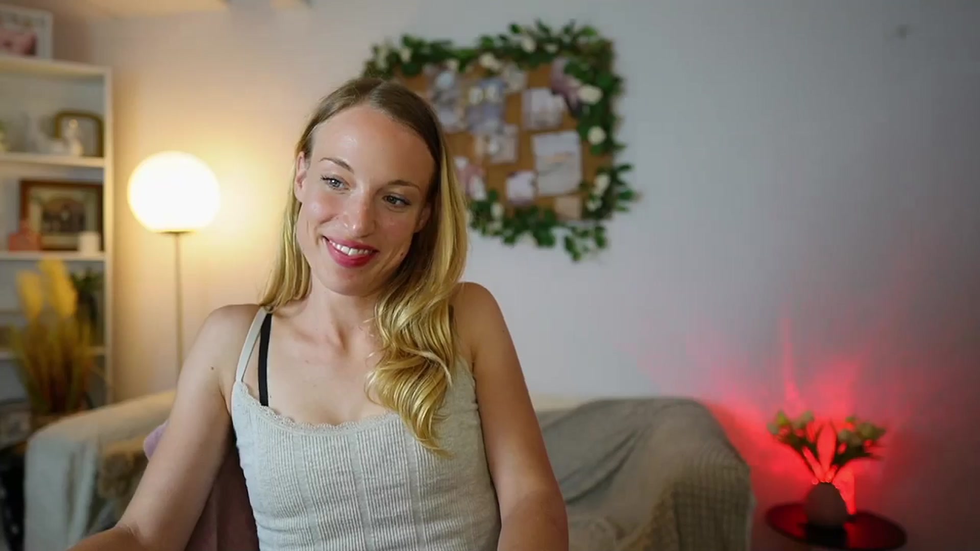Gallery image thumbnail from April_Rose_'s myfreecams stream on, 07/05/2025, 13:05 image 16 of 20