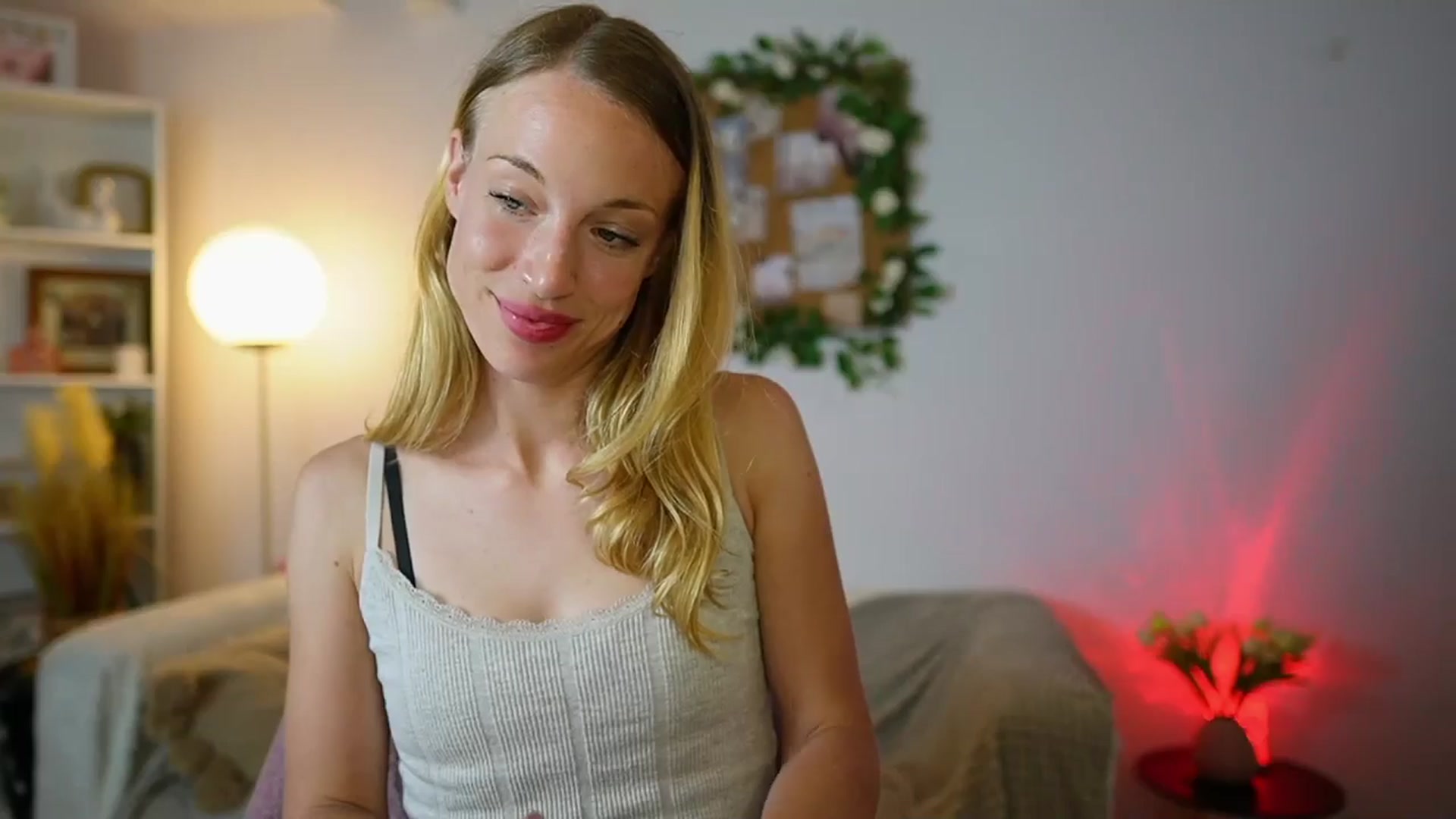 Gallery image thumbnail from April_Rose_'s myfreecams stream on, 07/05/2025, 13:05 image 20 of 20