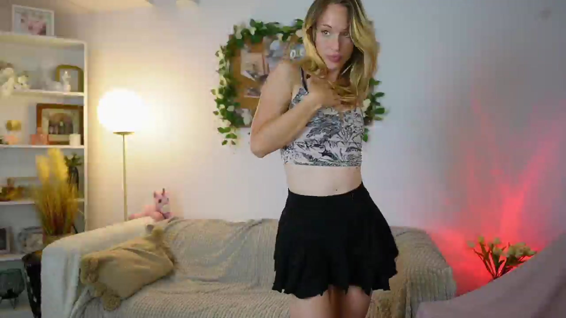 Gallery image thumbnail from April_Rose_'s myfreecams stream on, 07/06/2025, 13:18 image 12 of 20