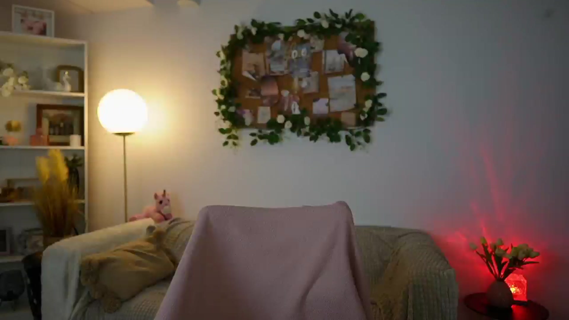 Gallery image thumbnail from April_Rose_'s myfreecams stream on, 07/06/2025, 13:18 image 13 of 20