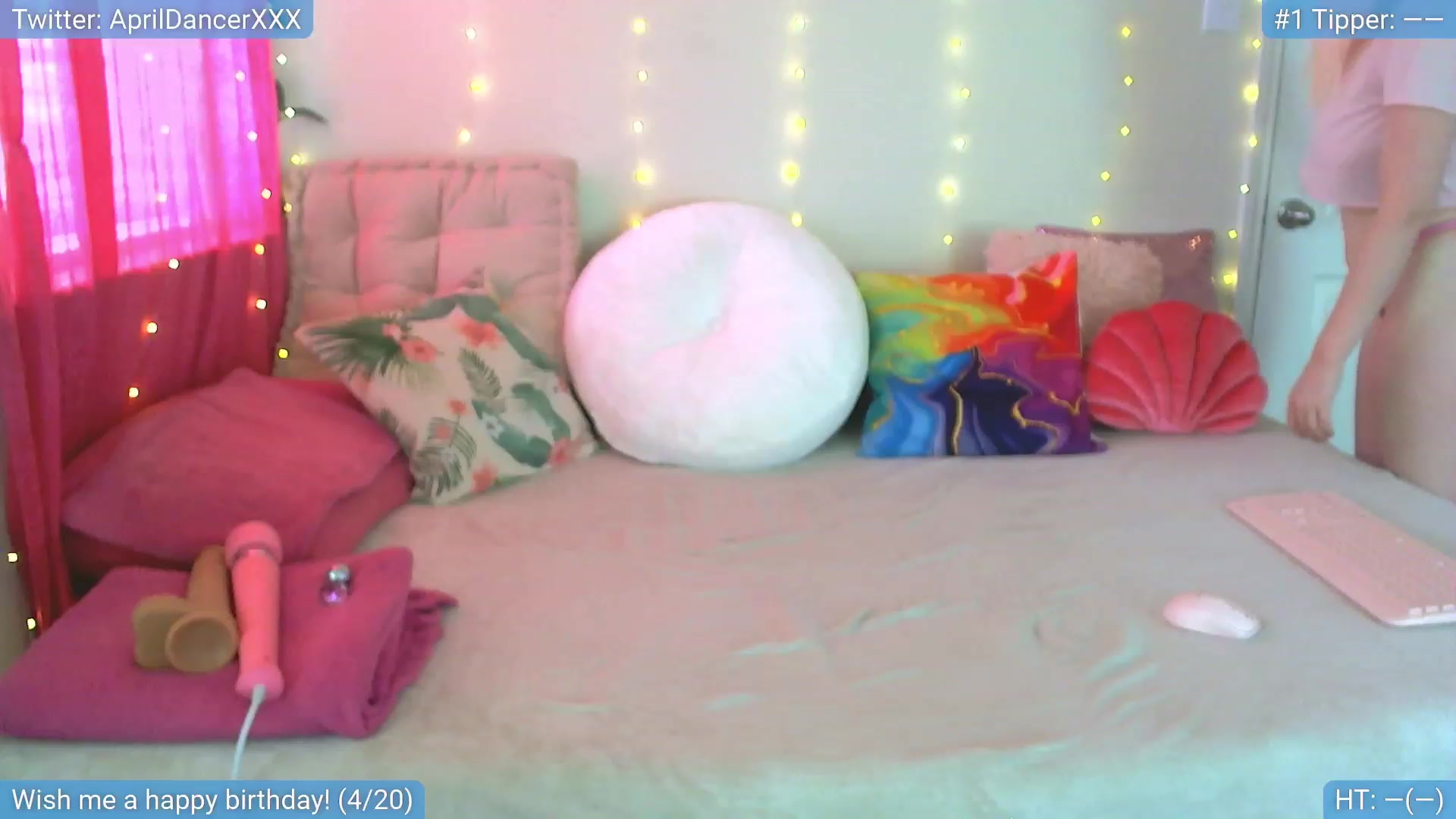 Gallery image thumbnail from Aprildancer's myfreecams stream on, 04/16/2023, 16:39 image 1 of 20
