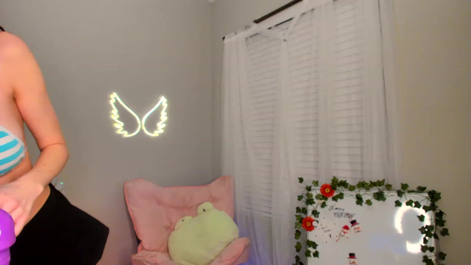 Gallery image thumbnail from Aprilxxo's myfreecams stream on, 12/03/2022, 06:34 image 8 of 20