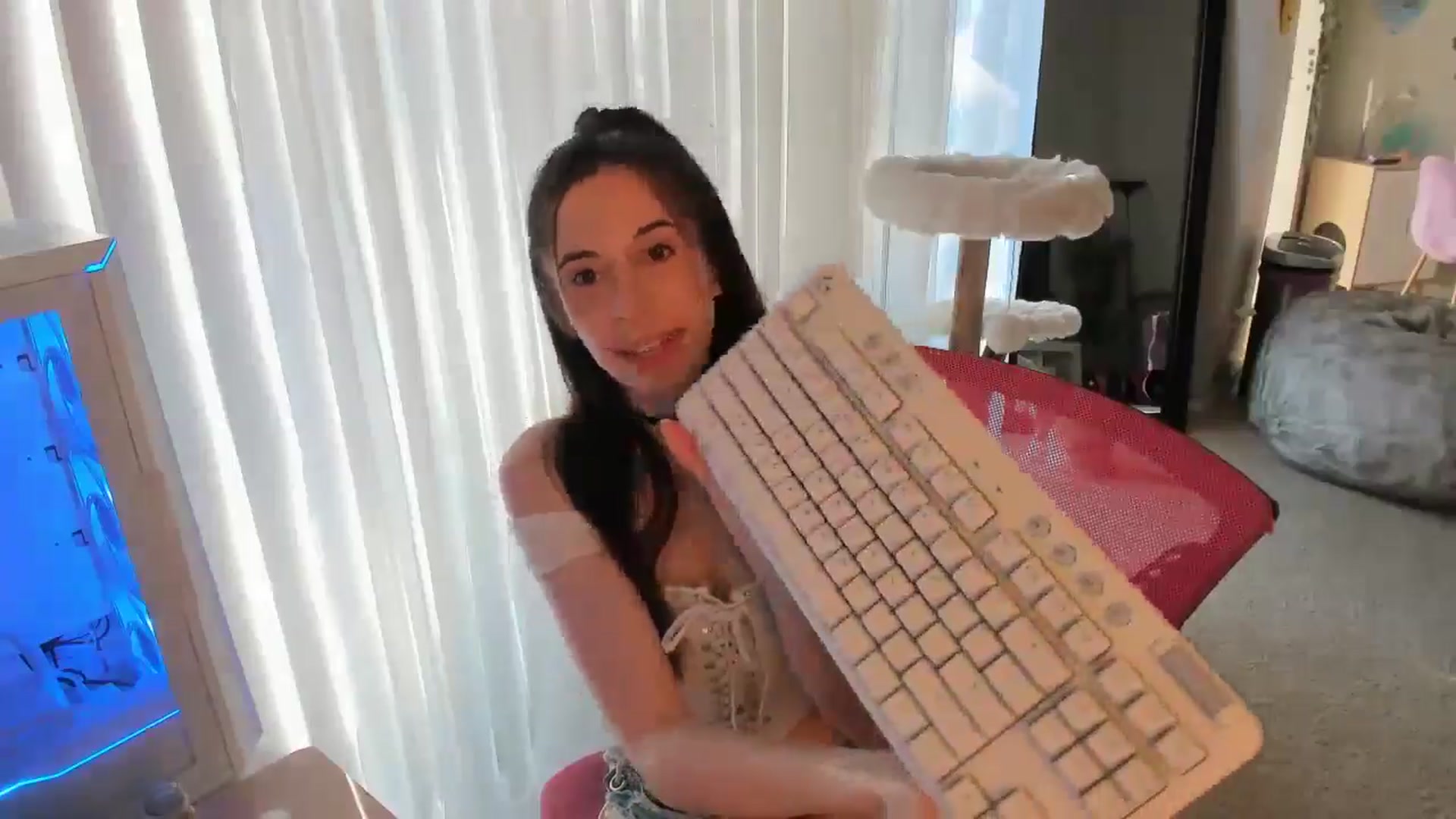 Gallery image thumbnail from Aprilxxo's myfreecams stream on, 06/13/2024, 01:51 image 6 of 20