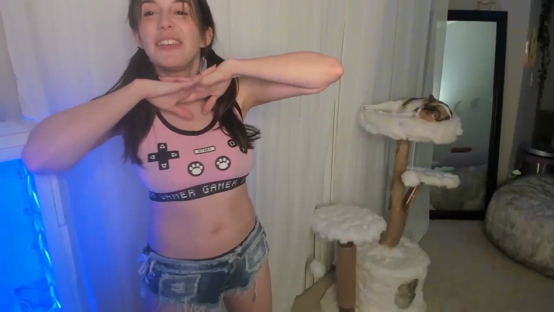 Gallery image thumbnail from Aprilxxo's myfreecams stream on, 07/30/2024, 05:37 image 9 of 20