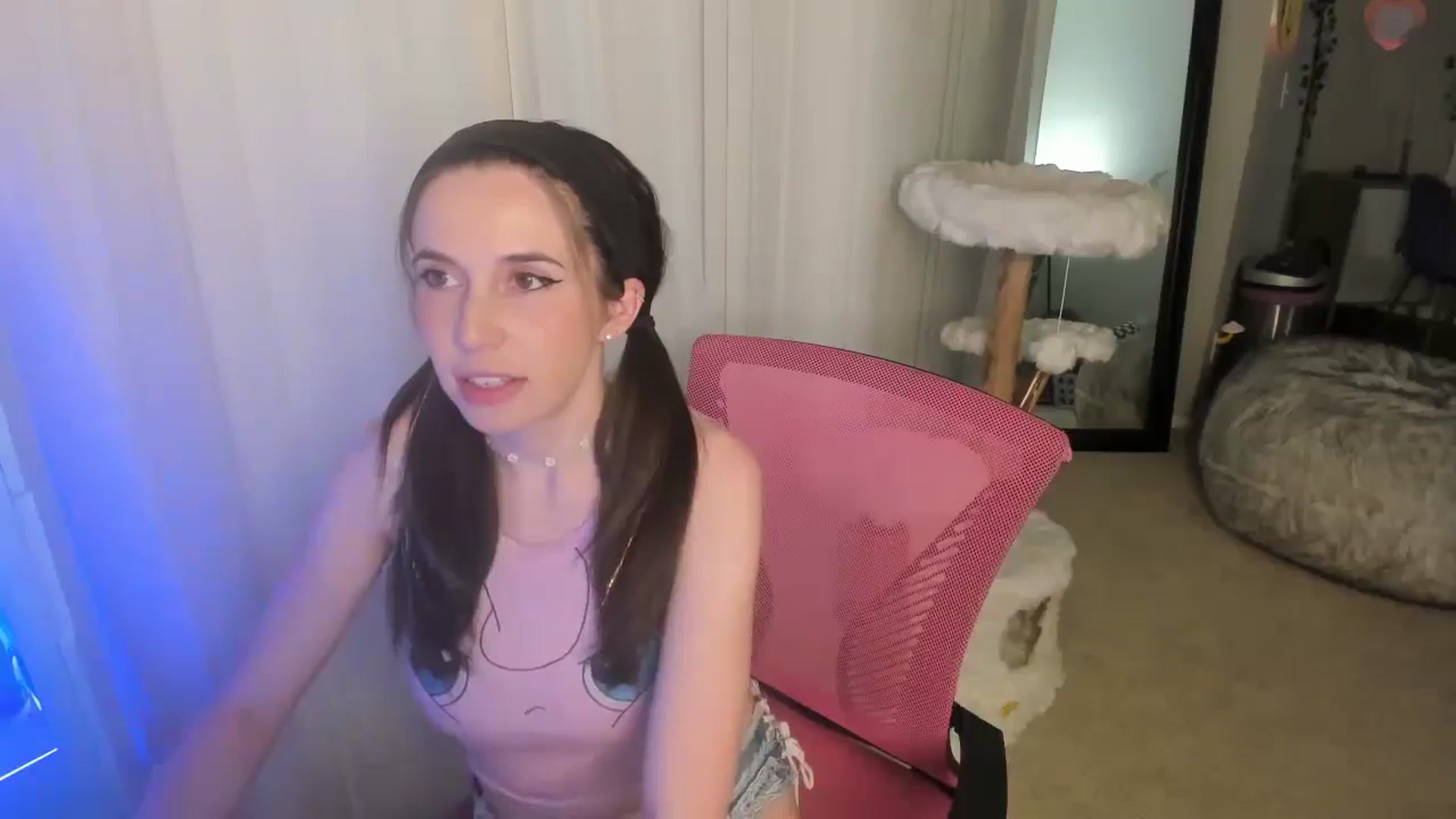 Gallery image thumbnail from Aprilxxo's myfreecams stream on, 08/28/2024, 04:20 image 2 of 20