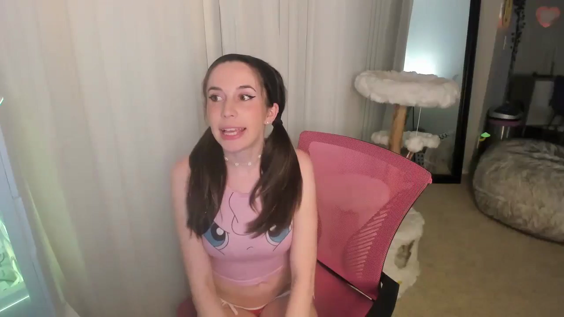 Gallery image thumbnail from Aprilxxo's myfreecams stream on, 08/28/2024, 04:20 image 10 of 20