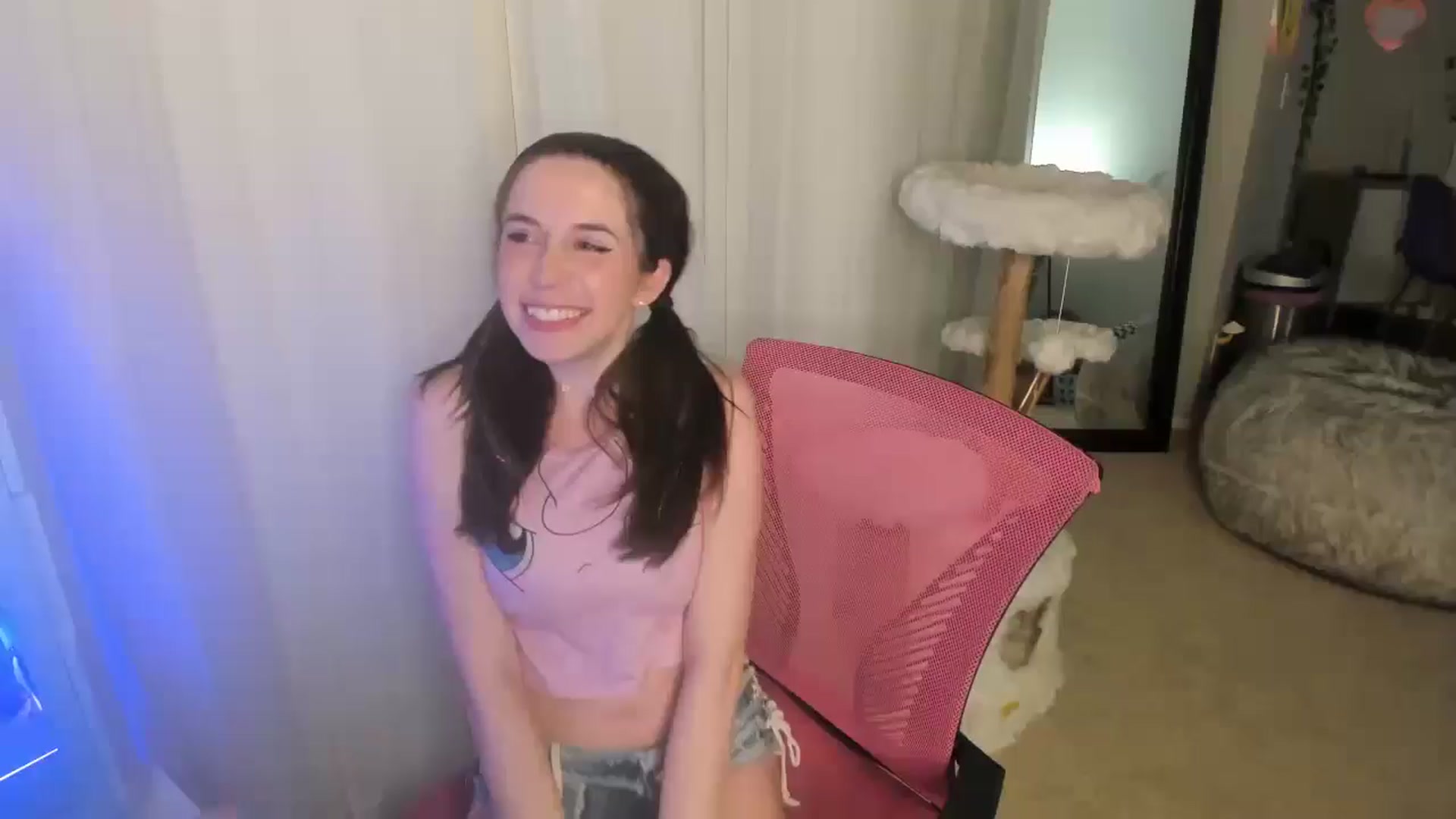 Gallery image thumbnail from Aprilxxo's myfreecams stream on, 08/28/2024, 04:20 image 1 of 20
