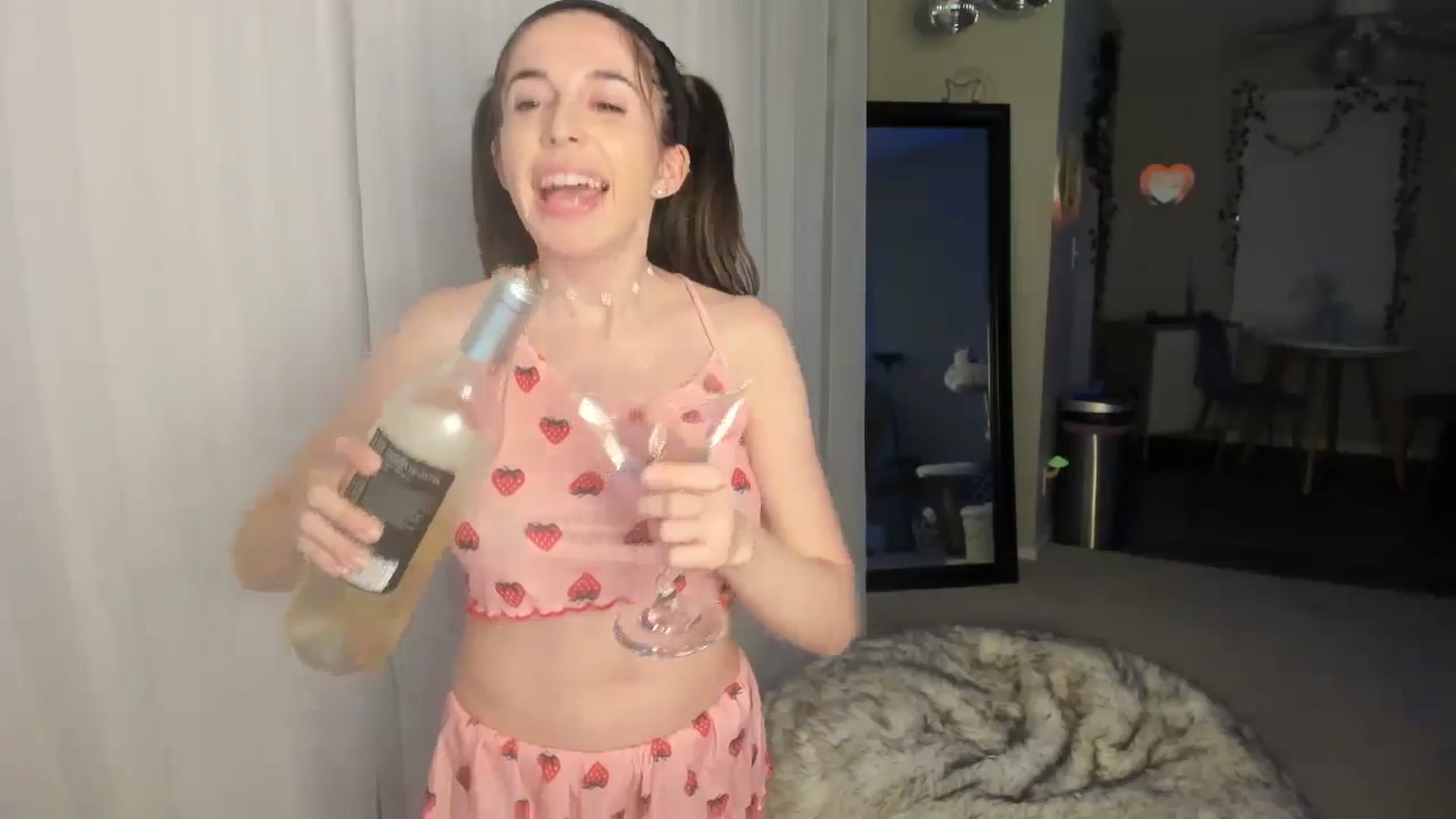 Gallery image thumbnail from Aprilxxo's myfreecams stream on, 08/30/2024, 05:12 image 2 of 20