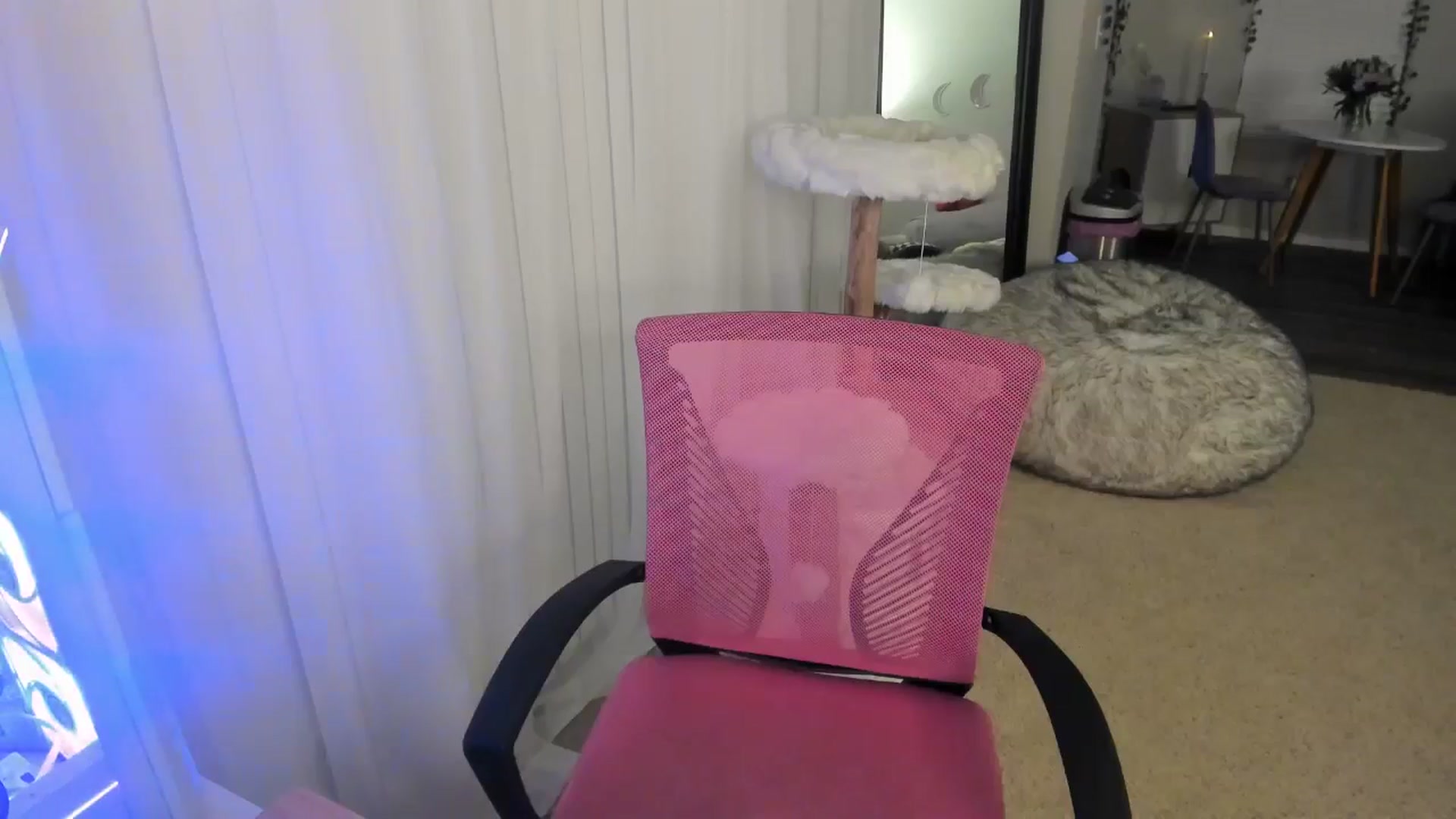 Gallery image thumbnail from Aprilxxo's myfreecams stream on, 09/07/2024, 06:33 image 2 of 20