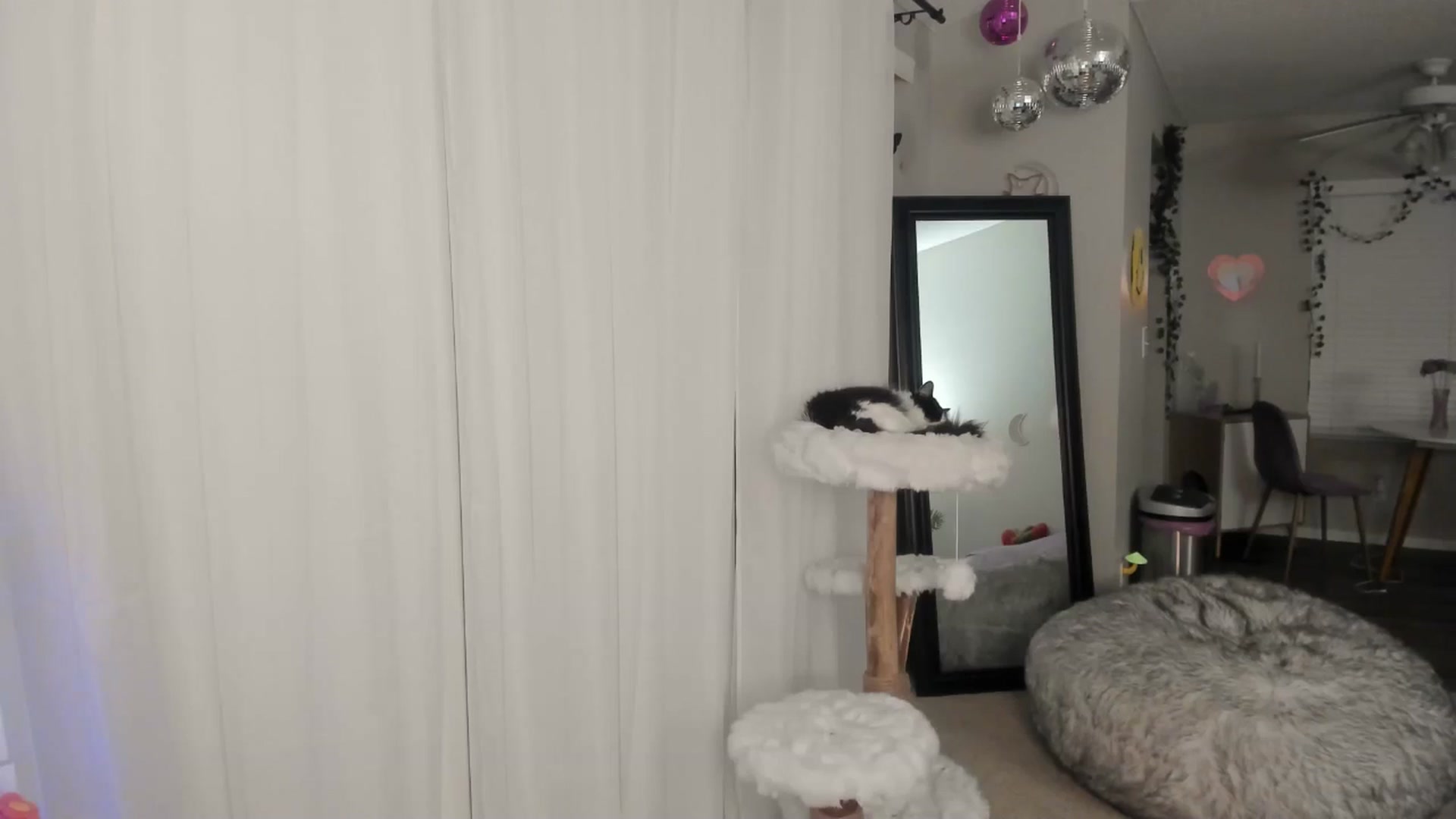 Gallery image thumbnail from Aprilxxo's myfreecams stream on, 09/18/2024, 06:11 image 17 of 20