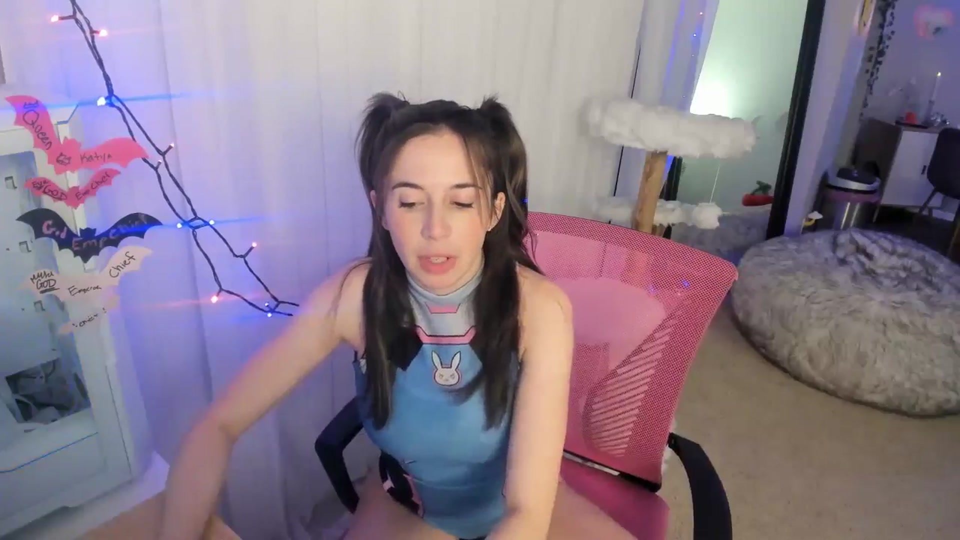 Gallery image thumbnail from Aprilxxo's myfreecams stream on, 10/16/2024, 05:53 image 11 of 20