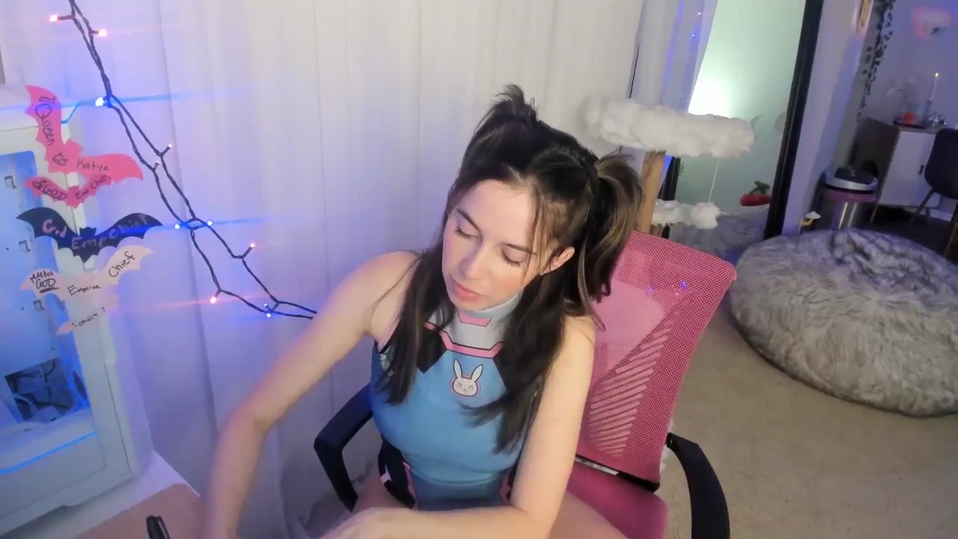 Gallery image thumbnail from Aprilxxo's myfreecams stream on, 10/16/2024, 05:53 image 12 of 20